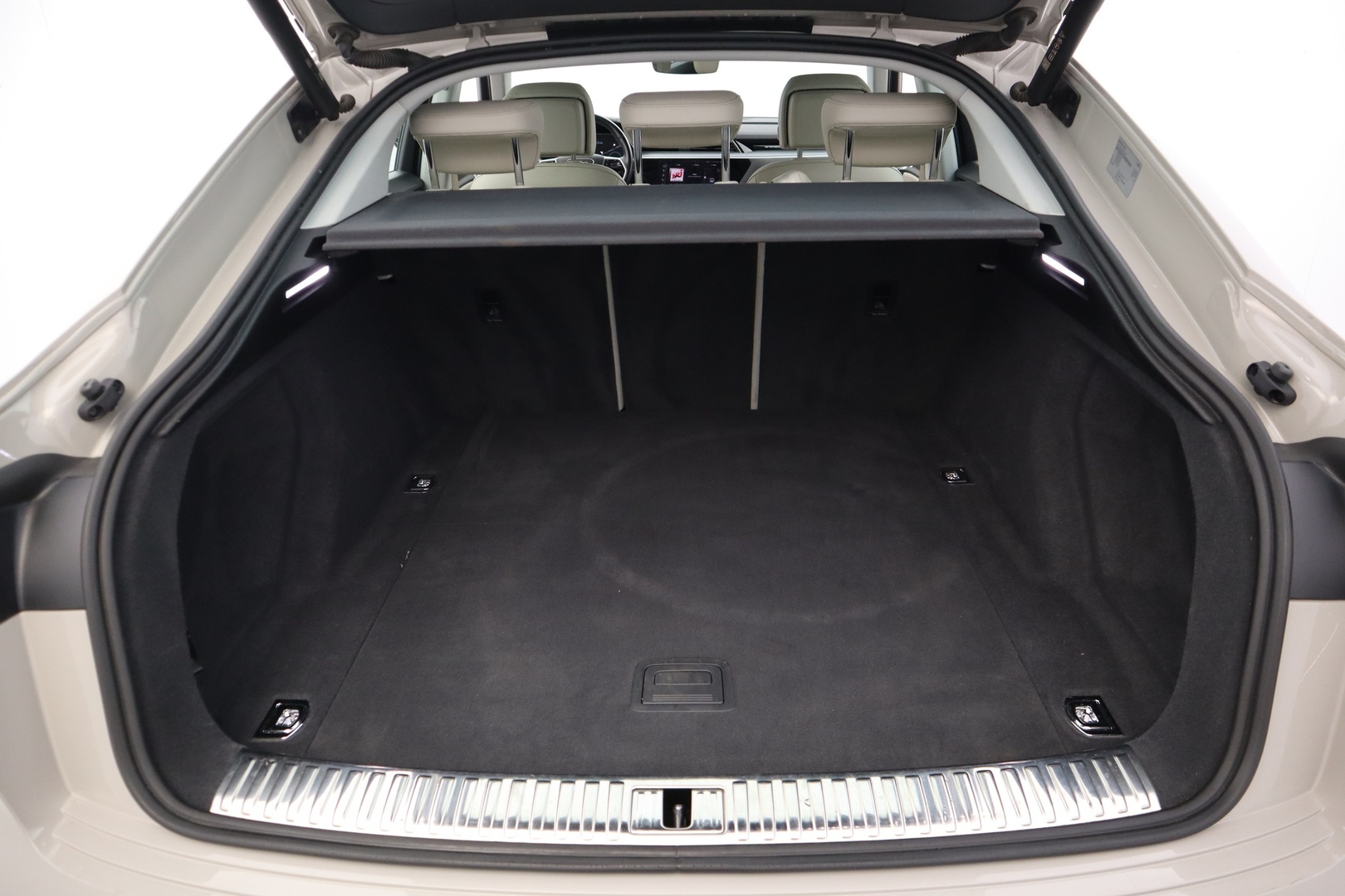 AUDI Q8 e-tron 29