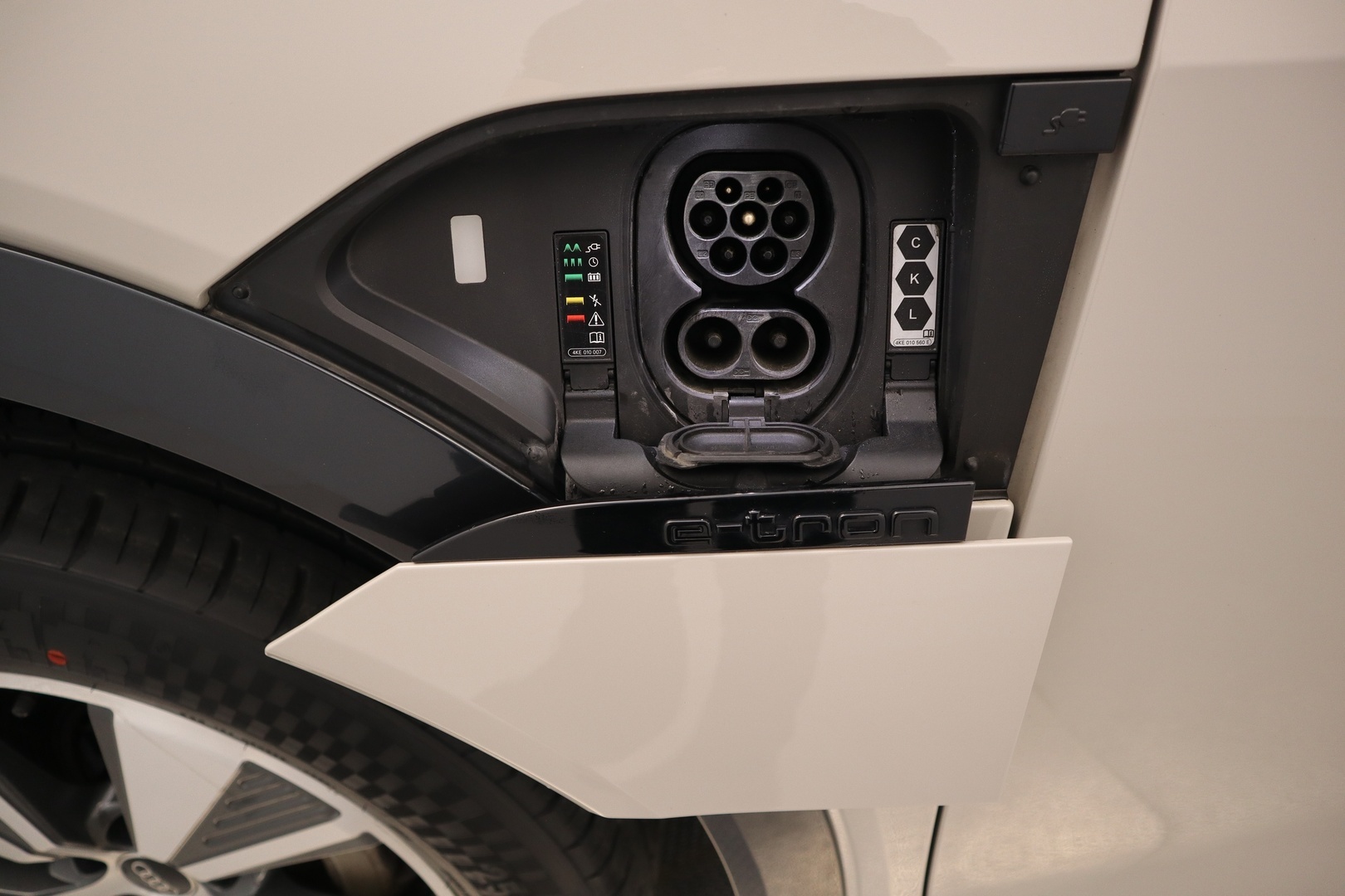AUDI Q8 e-tron 36