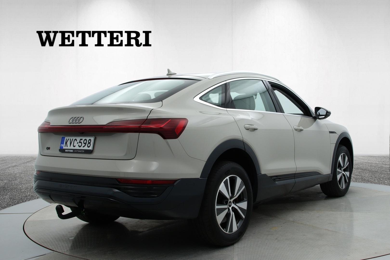 AUDI Q8 e-tron 5