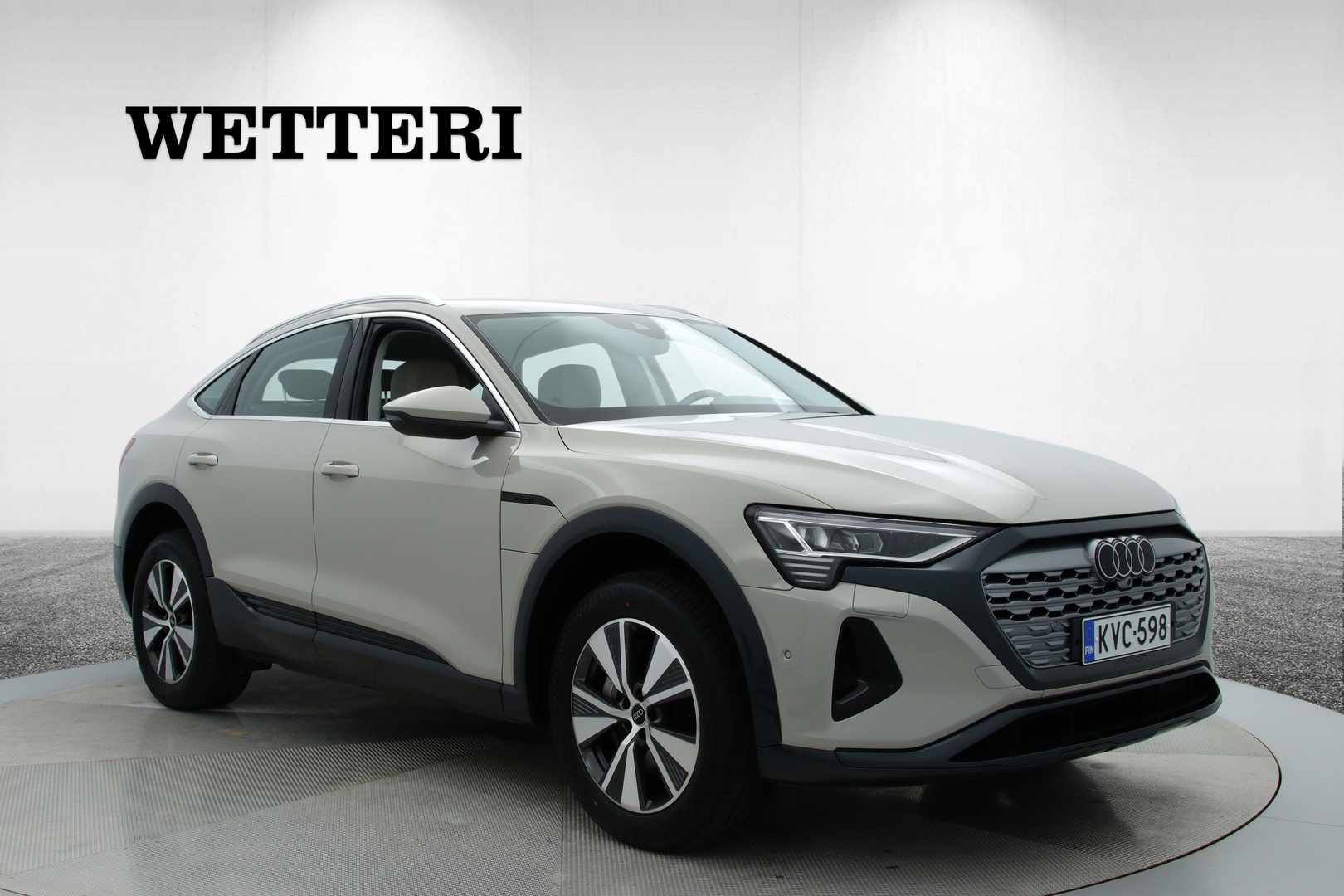 AUDI Q8 e-tron 7