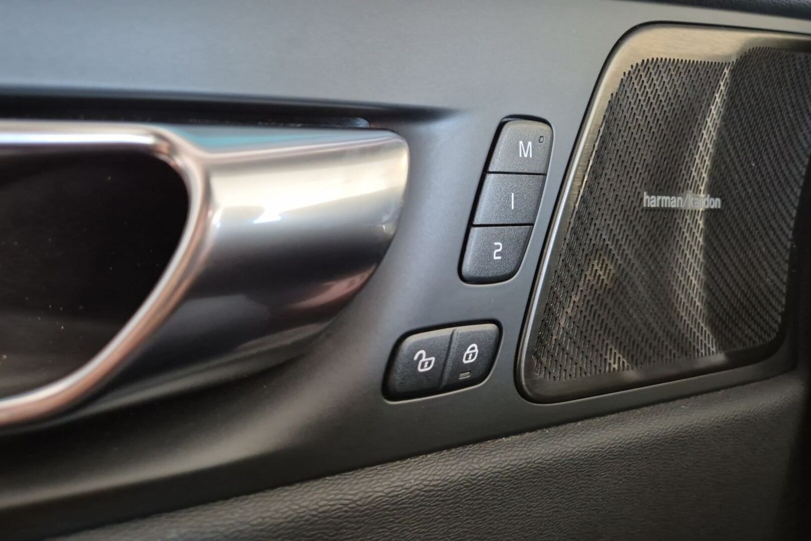 VOLVO XC60 18