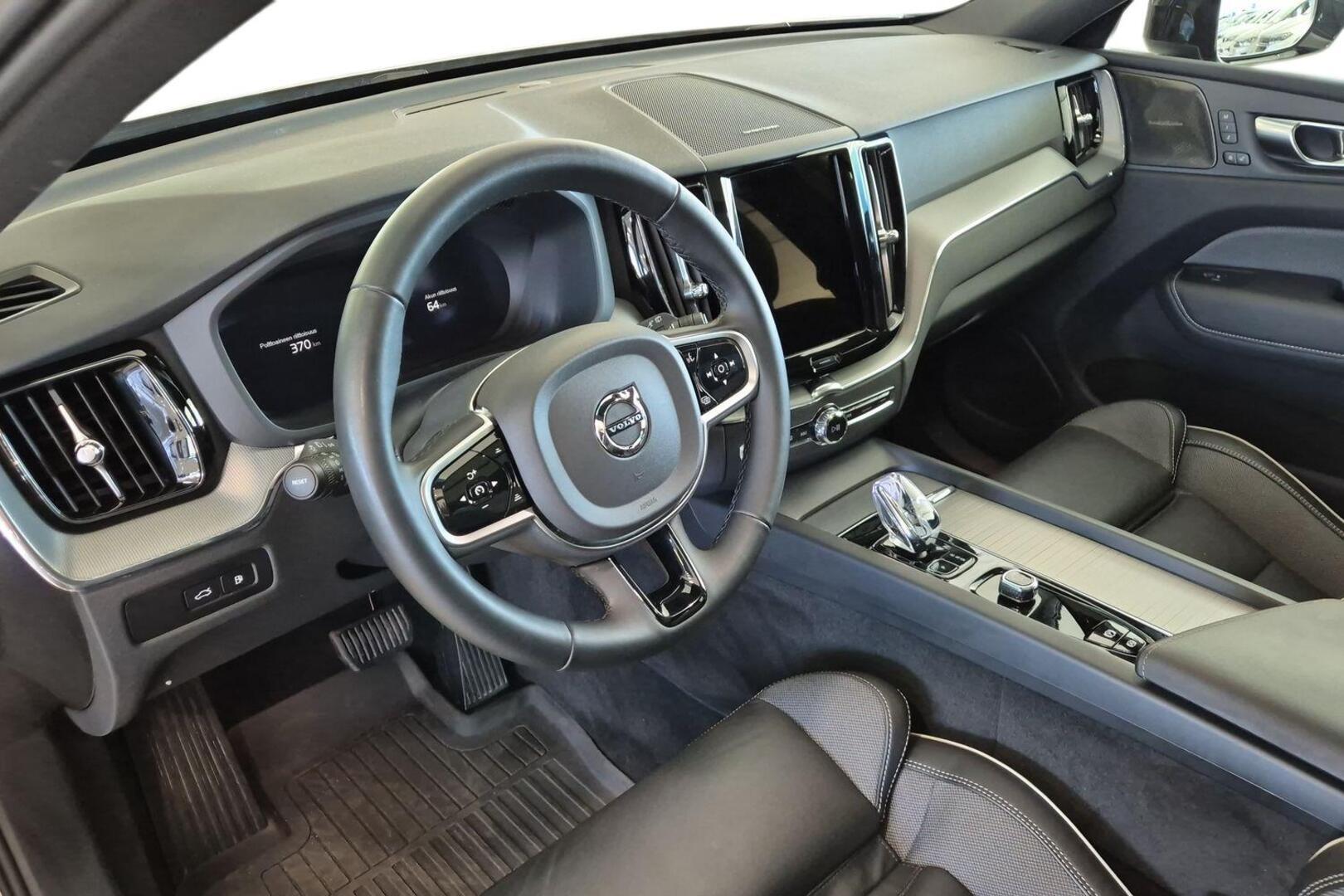 VOLVO XC60 8