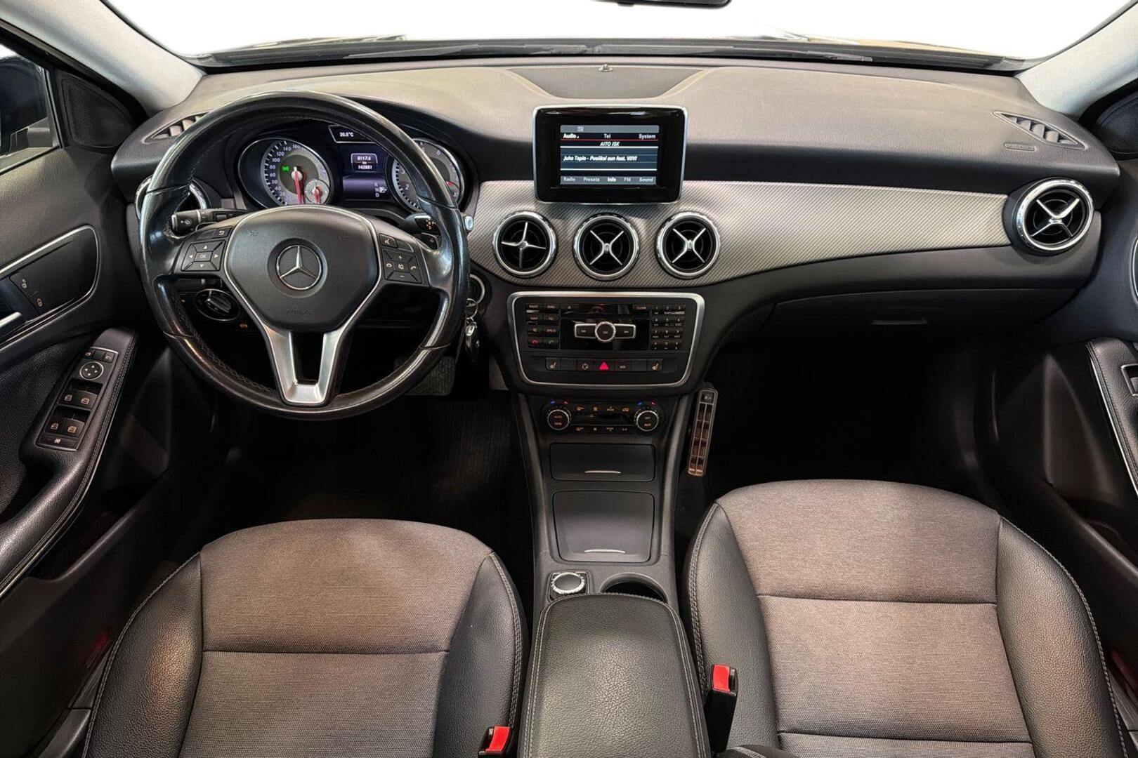 MERCEDES-BENZ GLA 10