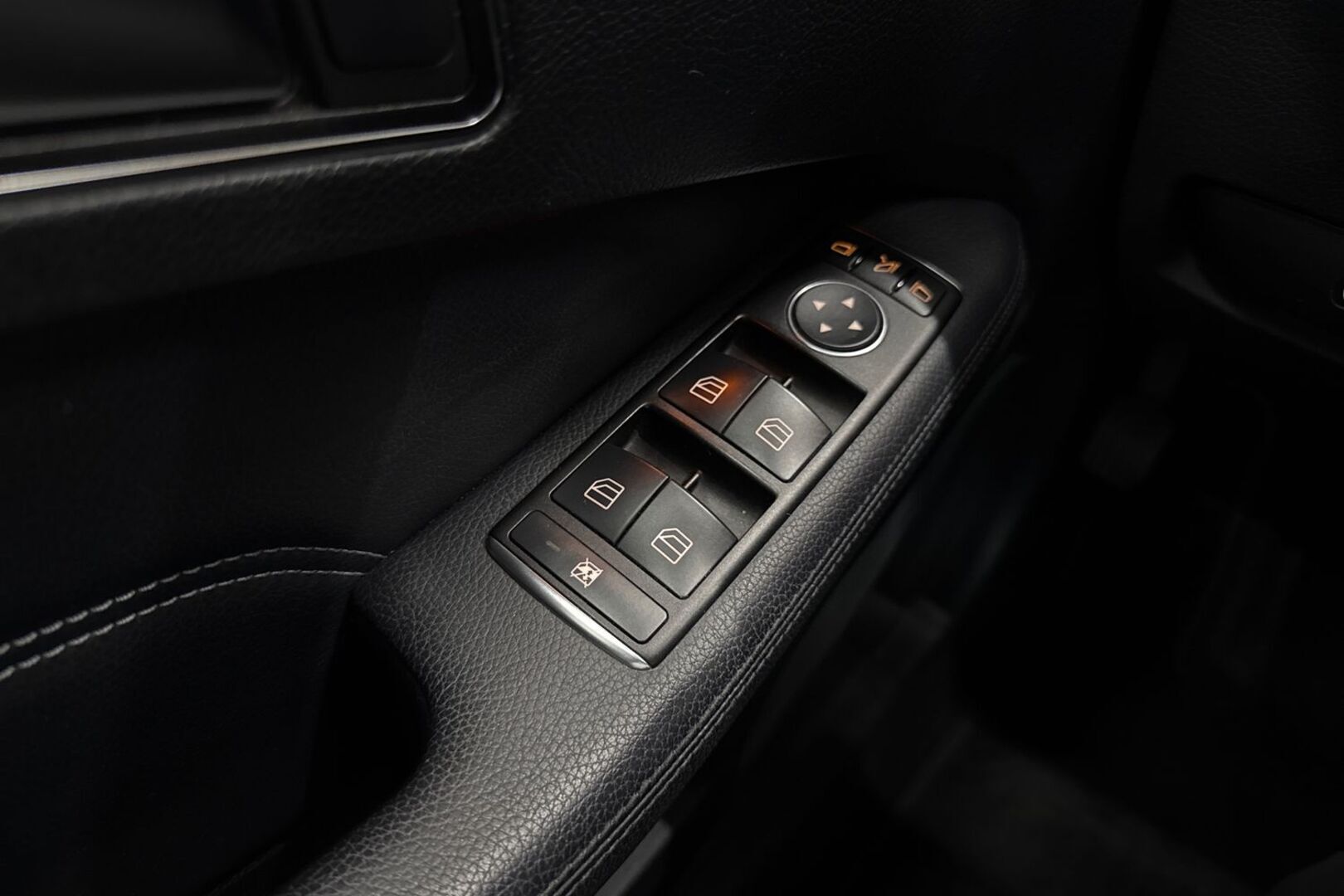 MERCEDES-BENZ E 2013