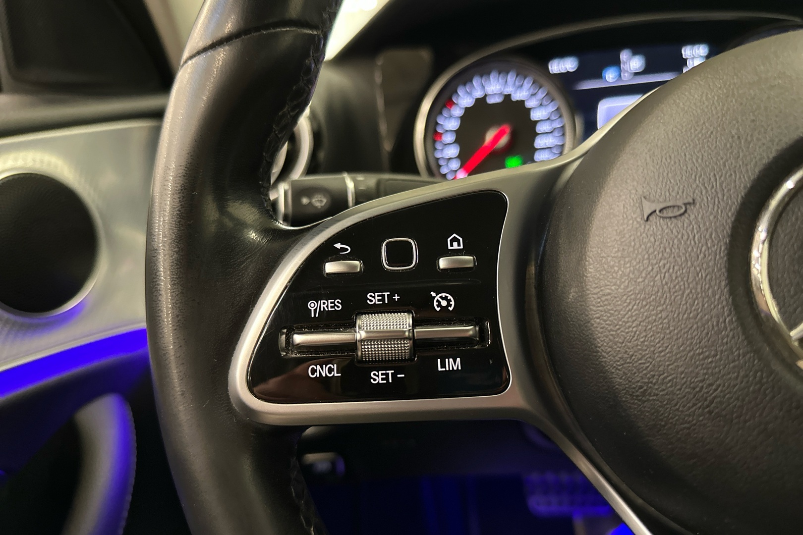 MERCEDES-BENZ E 2019