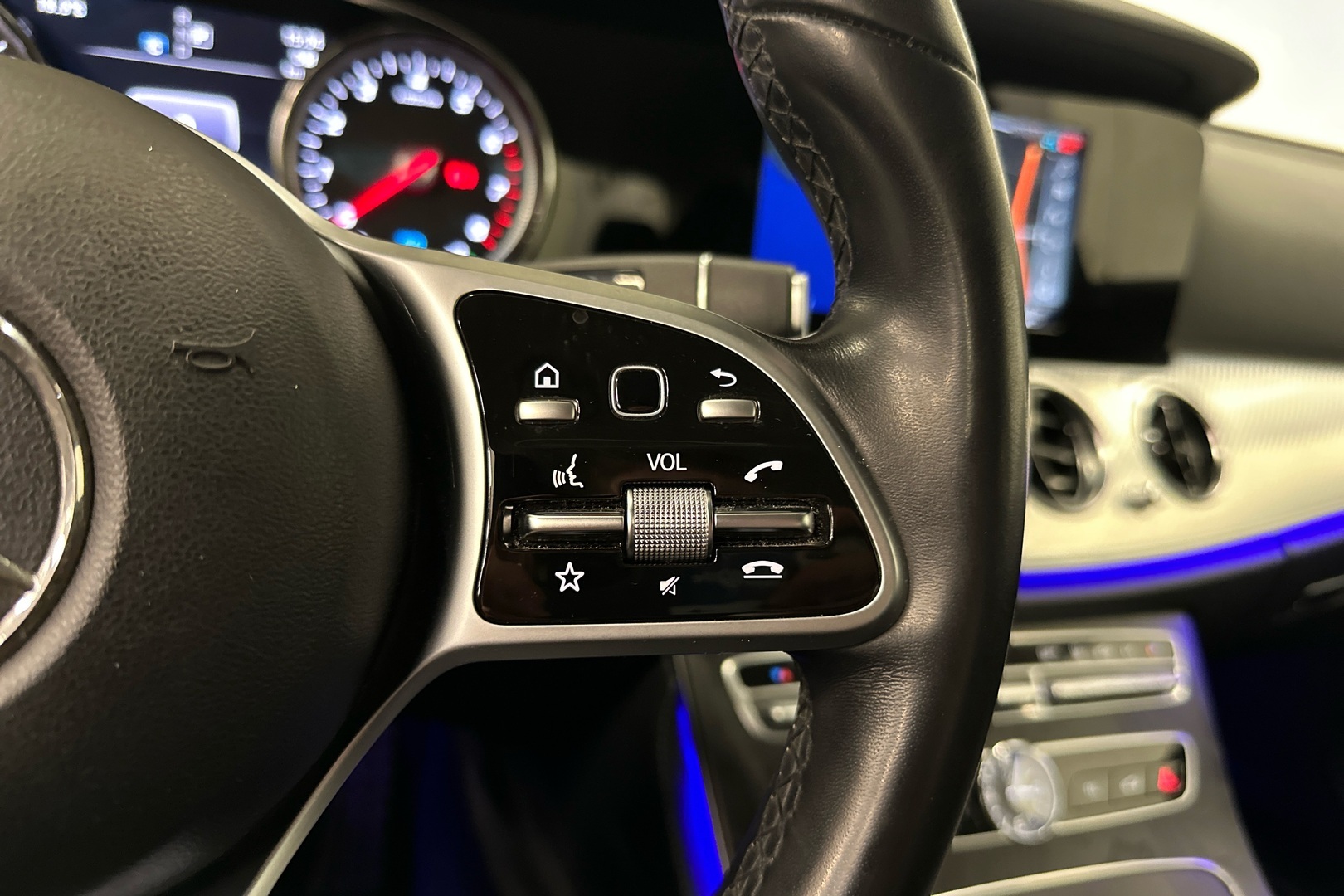 MERCEDES-BENZ E 2019