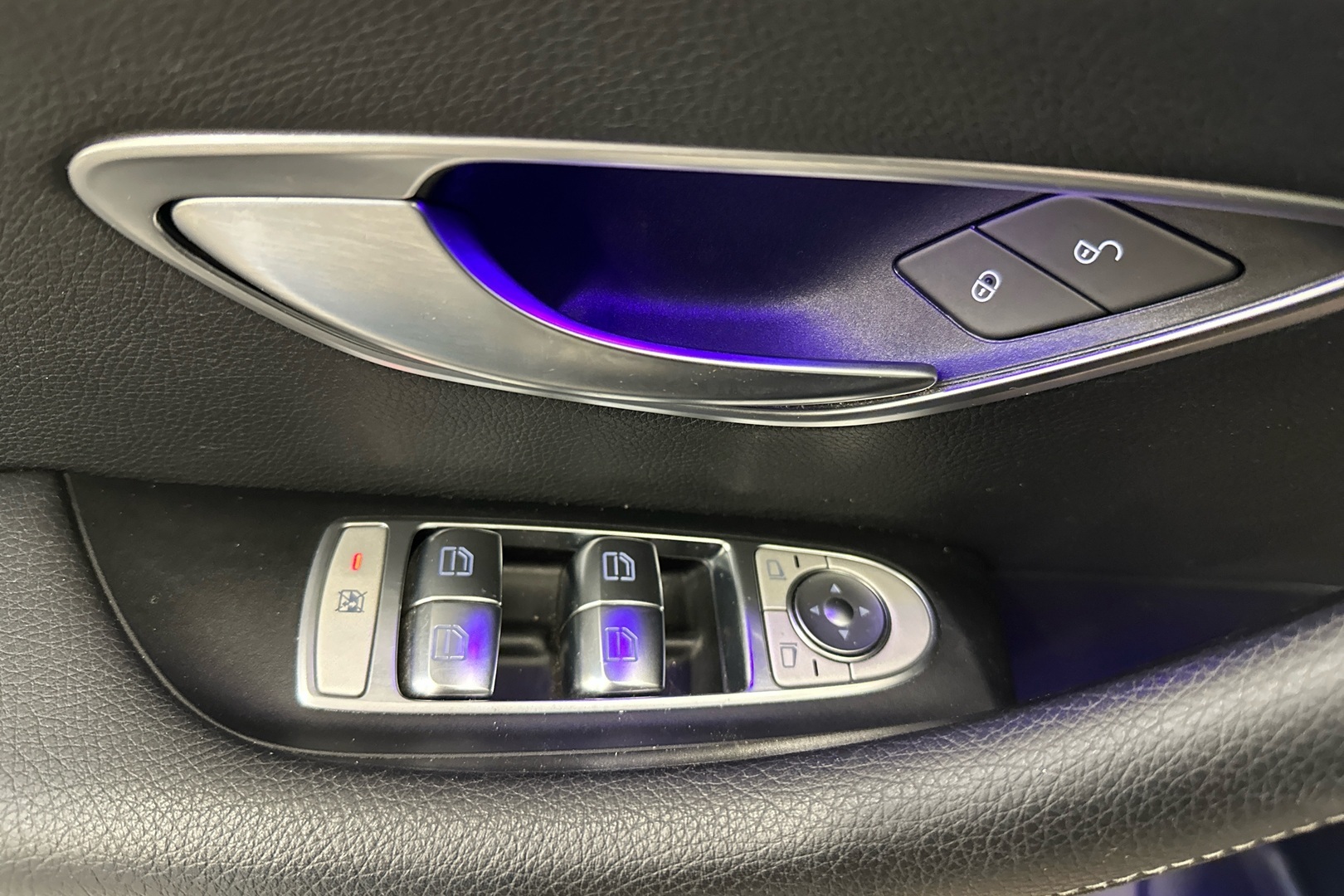 MERCEDES-BENZ E 2019