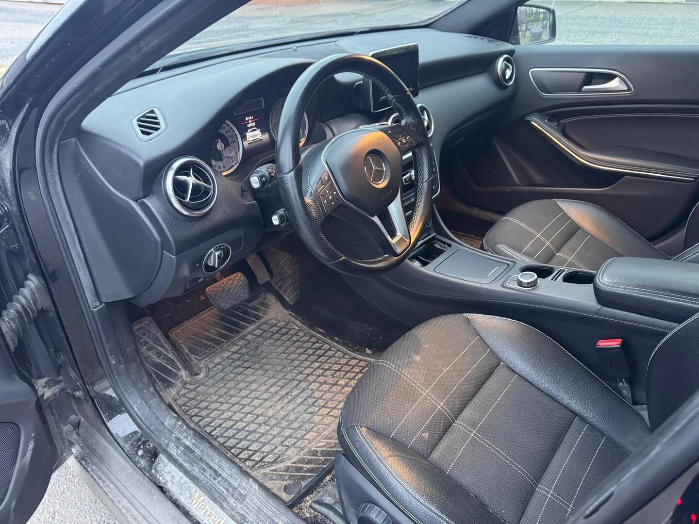 MERCEDES-BENZ A 2015