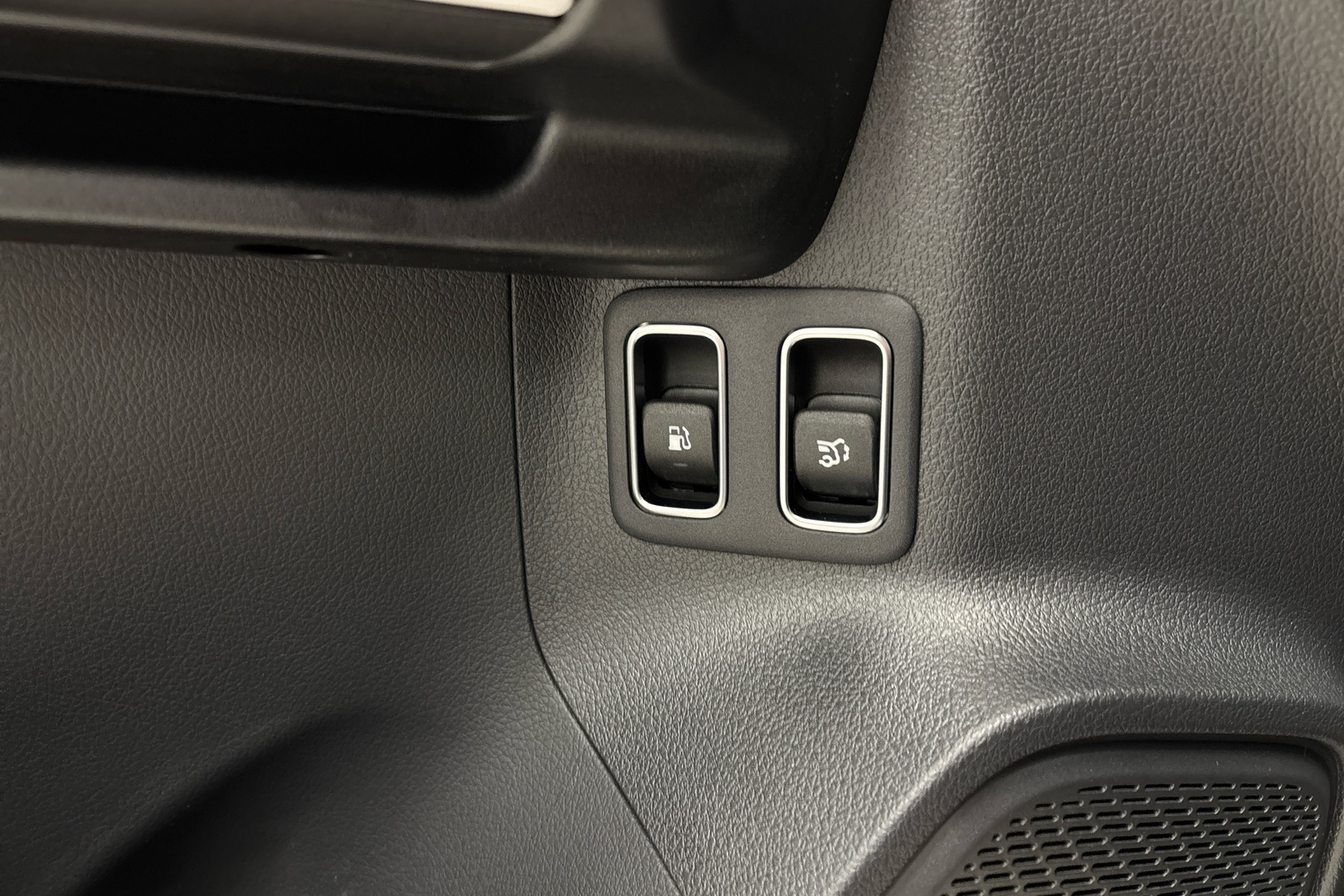 MERCEDES-BENZ GLA 2024