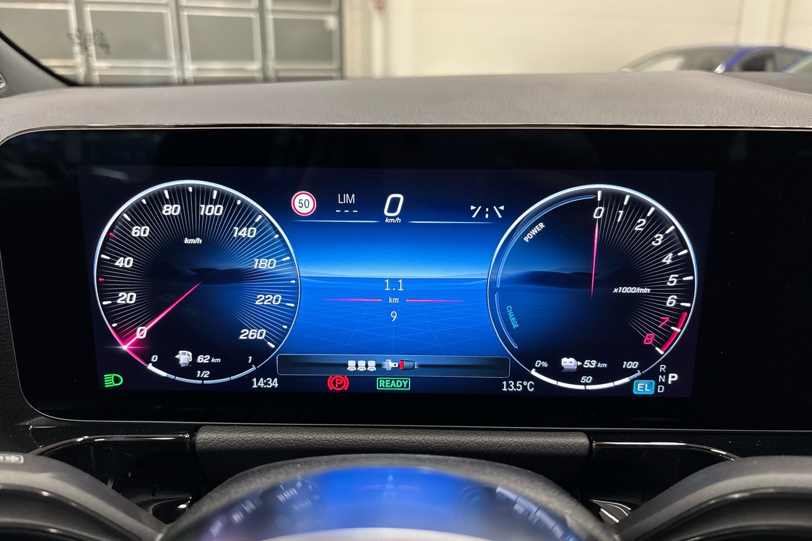 MERCEDES-BENZ GLA 2024