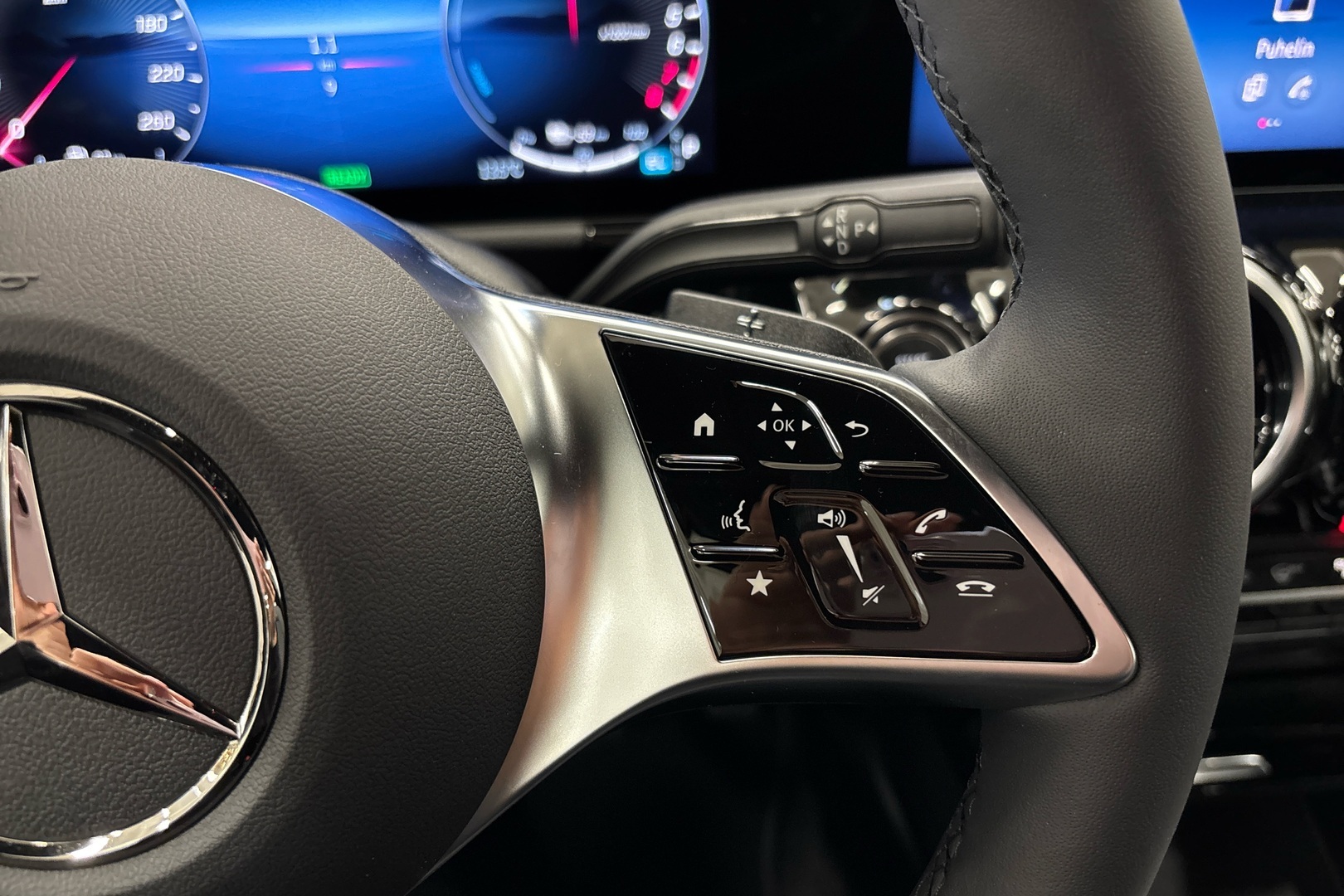 MERCEDES-BENZ GLA 2024