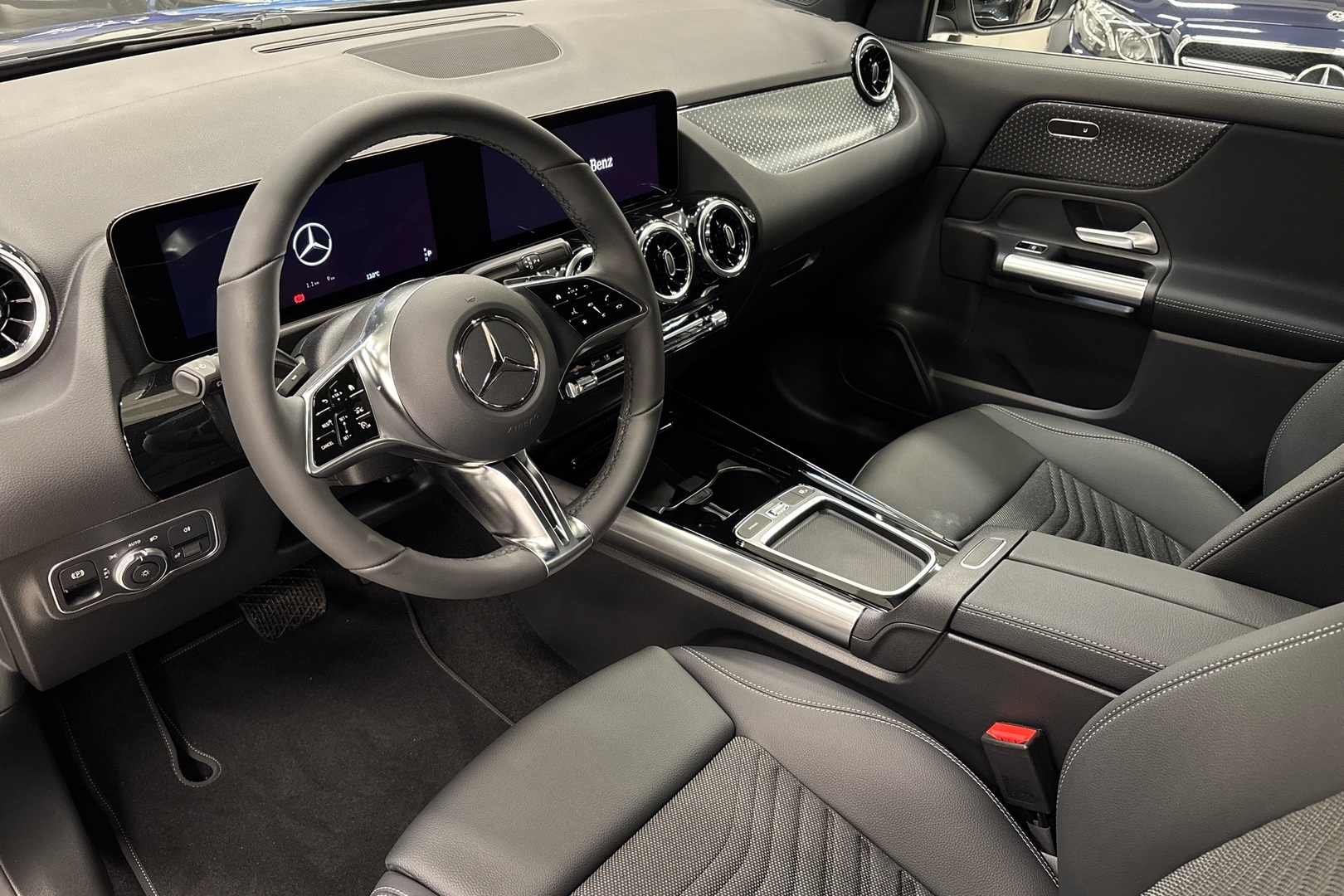 MERCEDES-BENZ GLA 2024