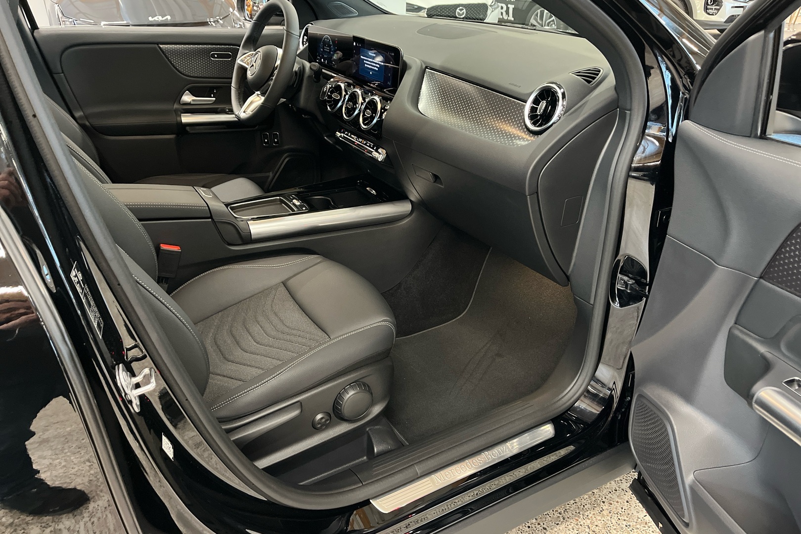 MERCEDES-BENZ GLA 2026