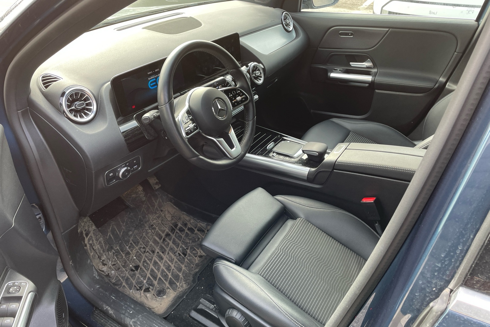 MERCEDES-BENZ EQA 2022