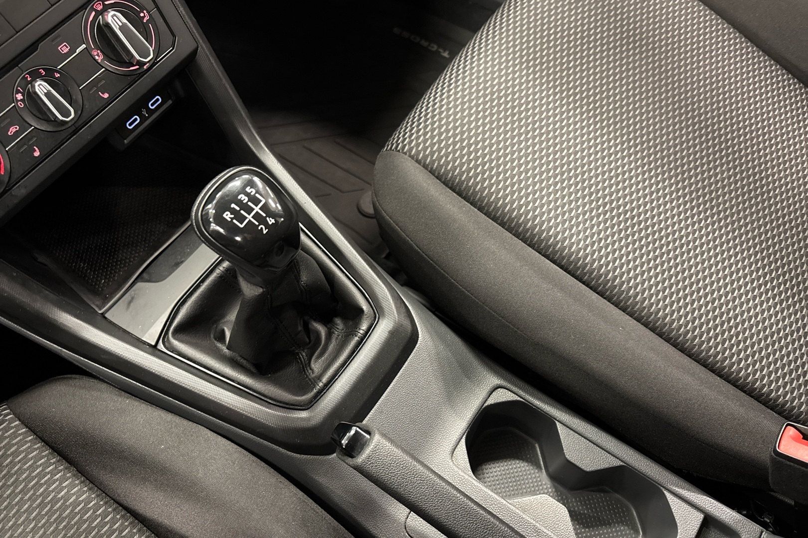 VOLKSWAGEN T-Cross 2019