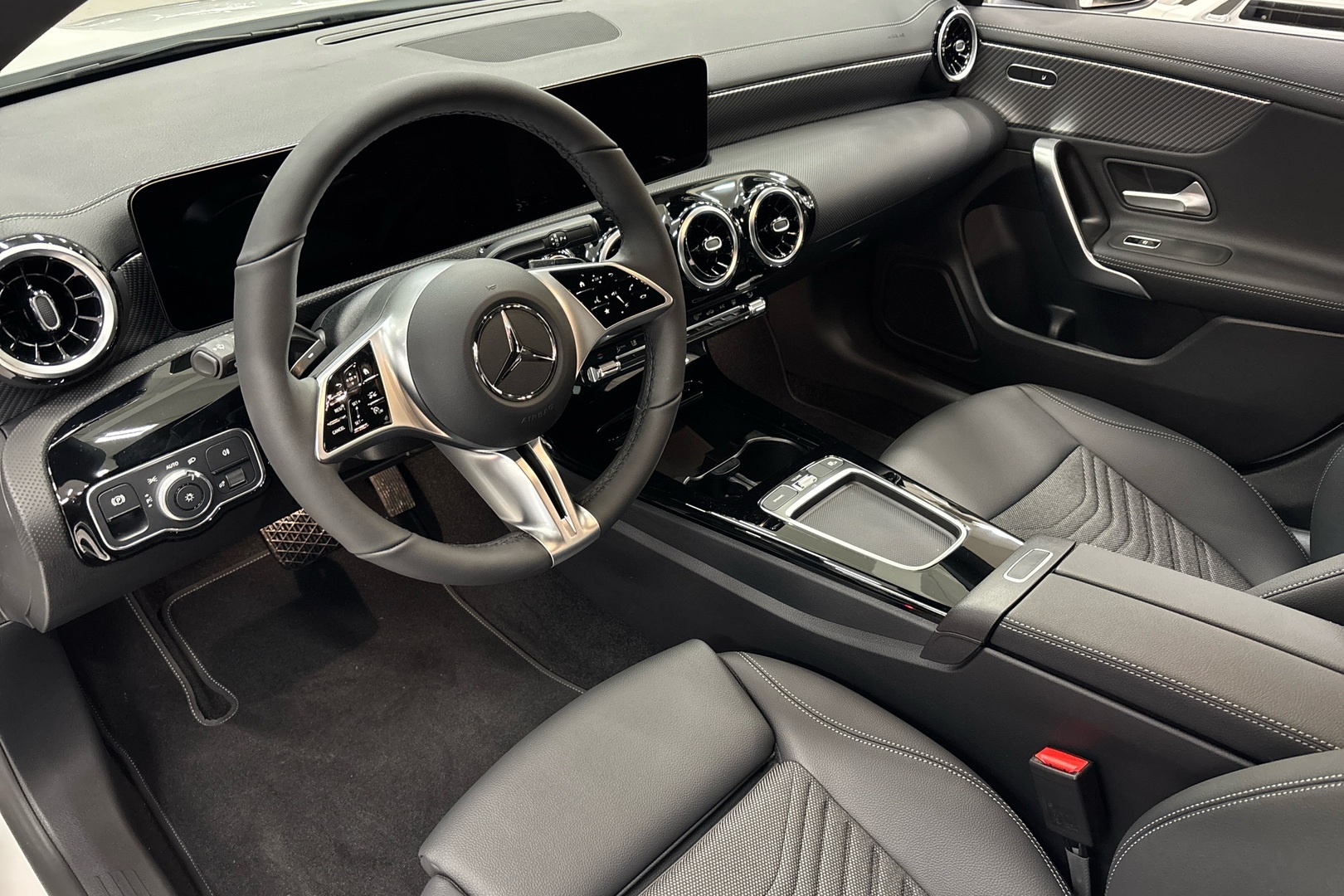 MERCEDES-BENZ CLA 2025