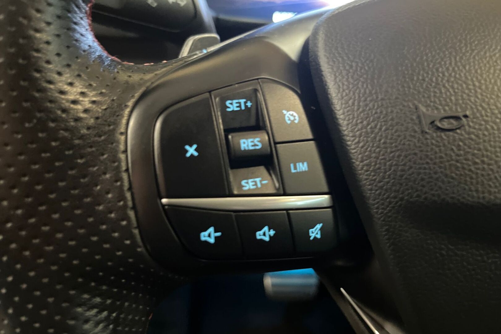 FORD Kuga 16