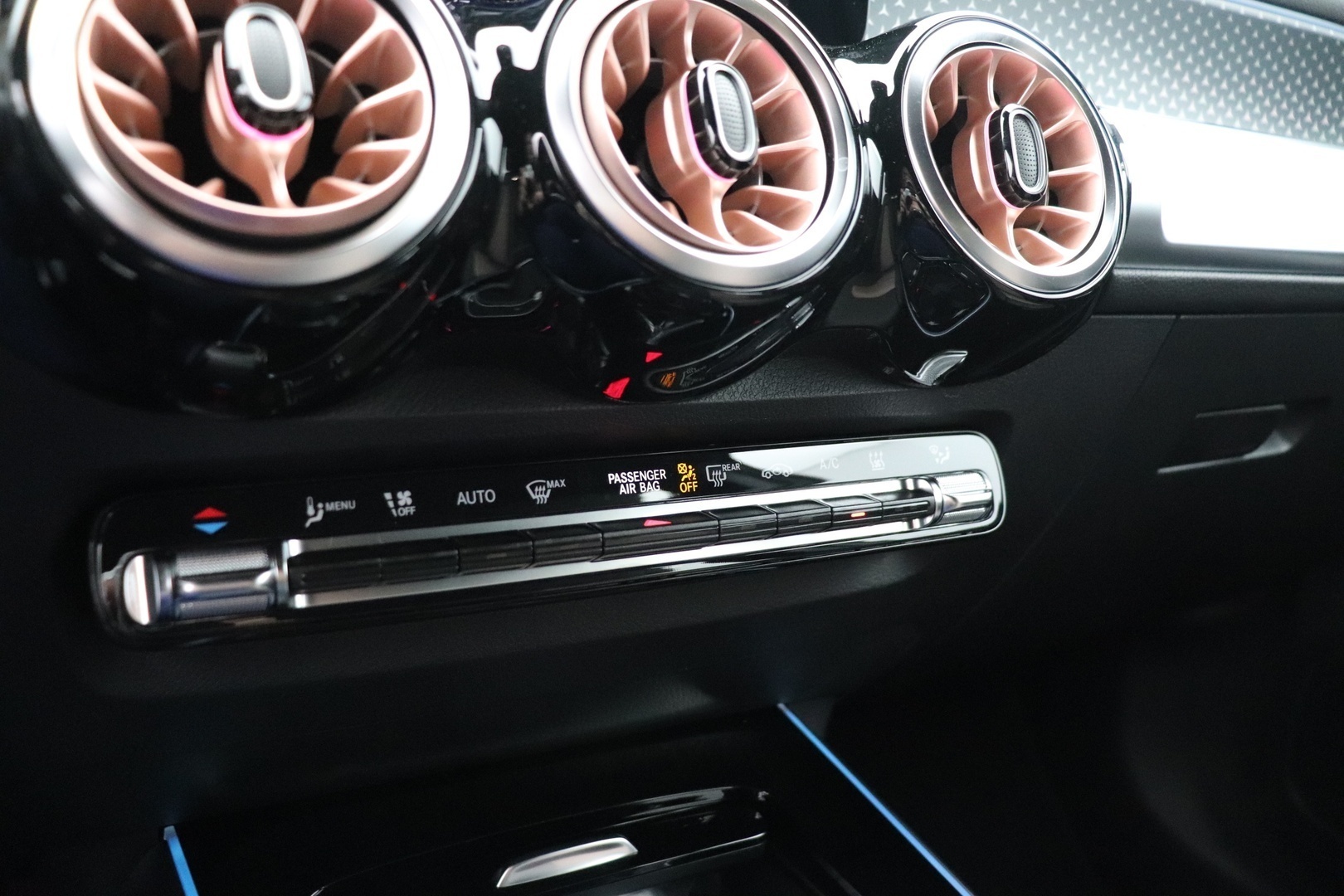 MERCEDES-BENZ EQB 2025