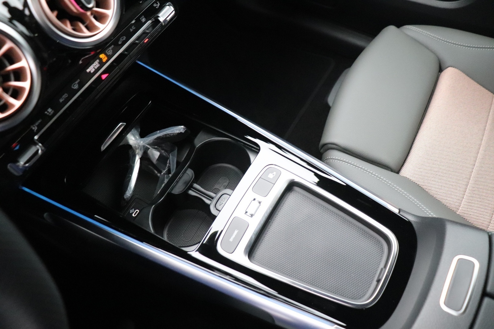 MERCEDES-BENZ EQB 2025