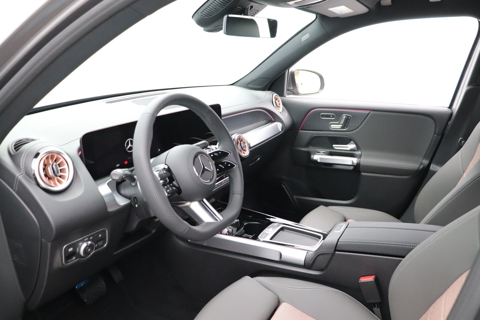 MERCEDES-BENZ EQB 2025