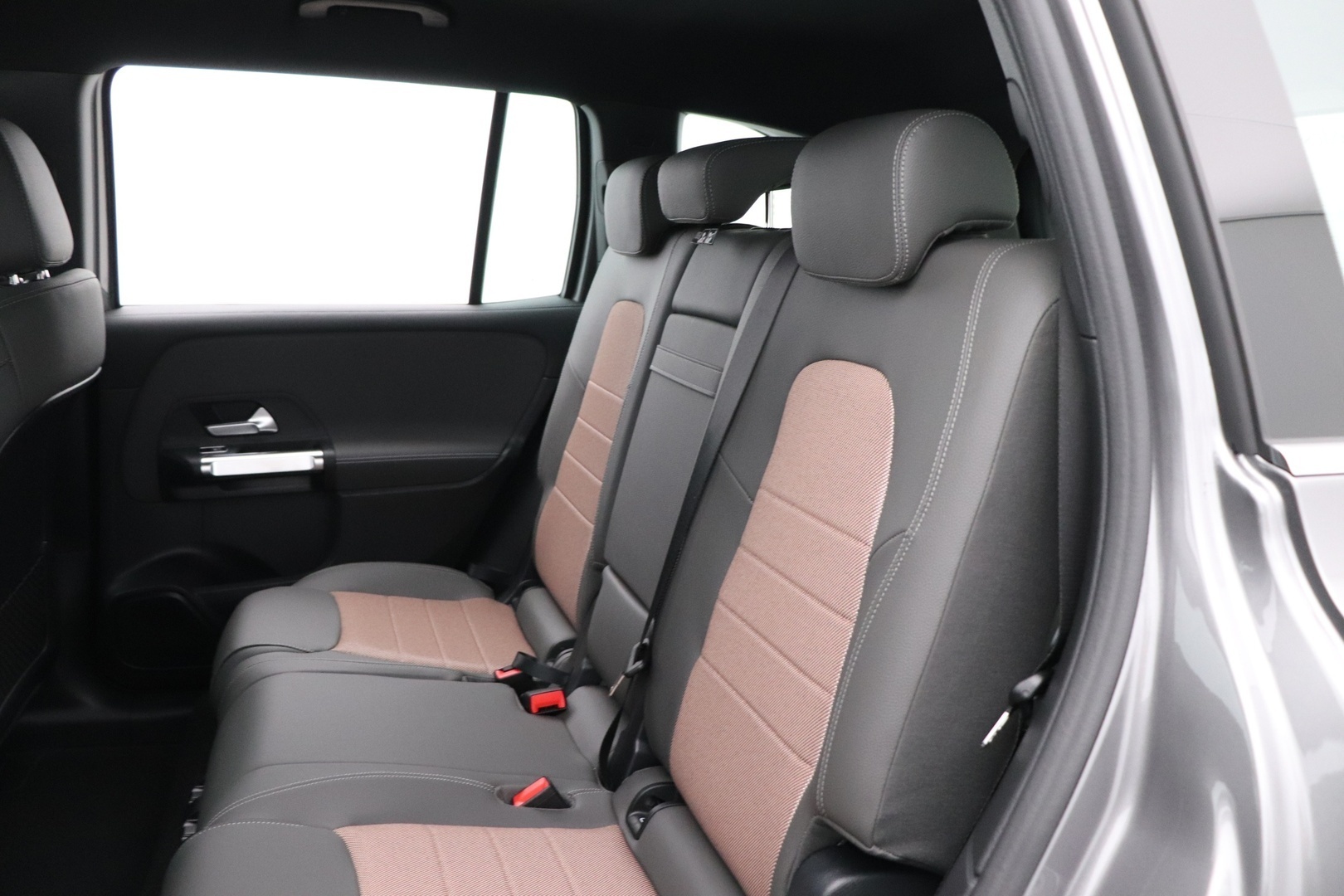 MERCEDES-BENZ EQB 2025