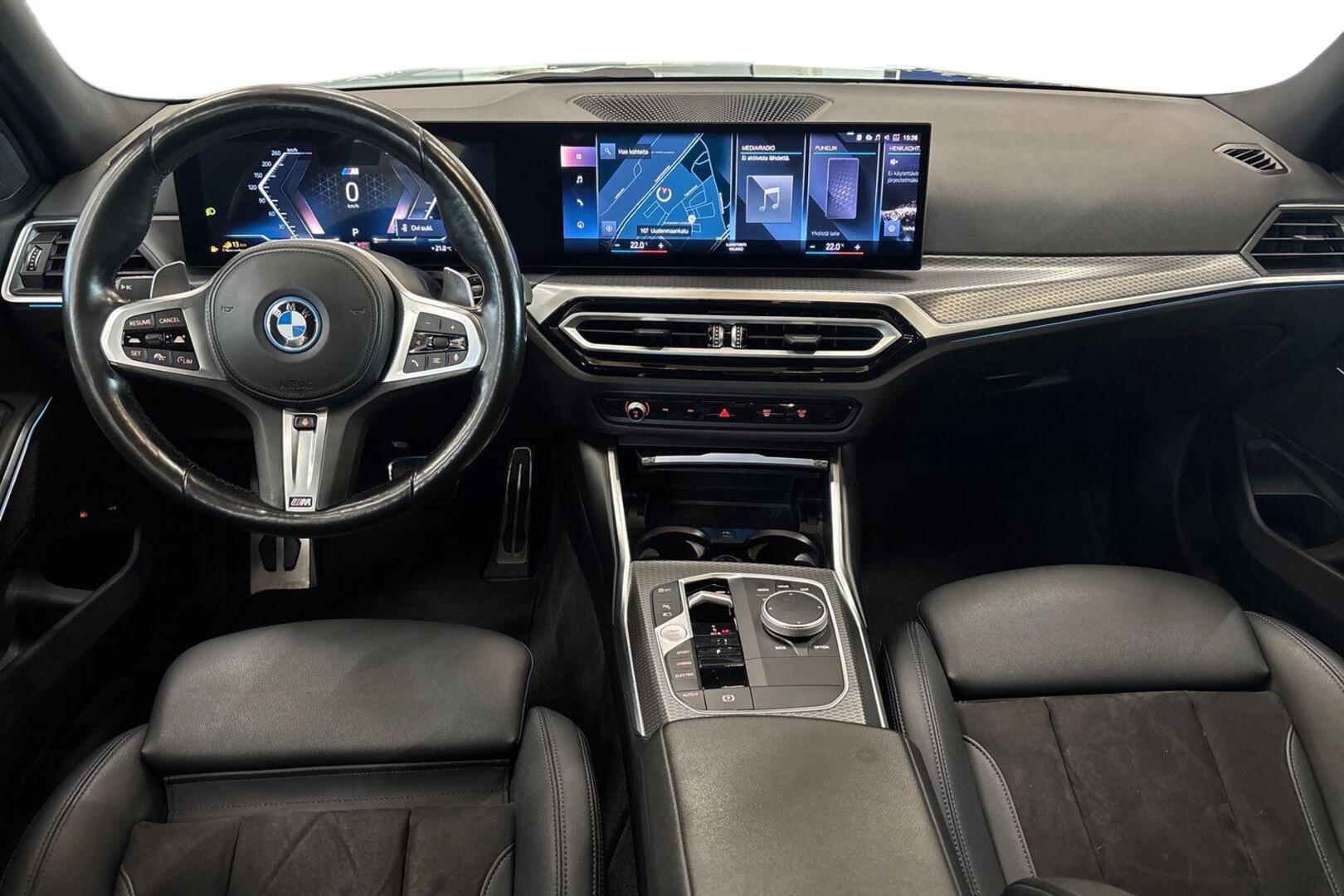 BMW 330 2023