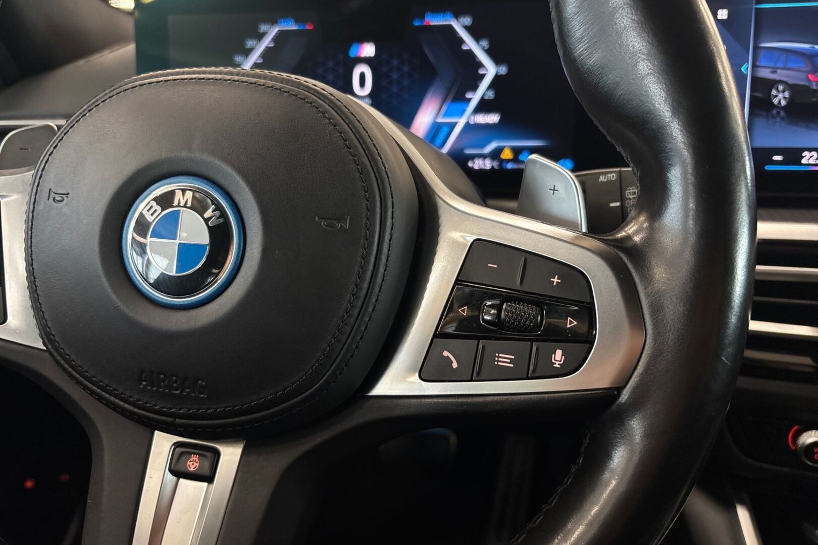 BMW 330 2023