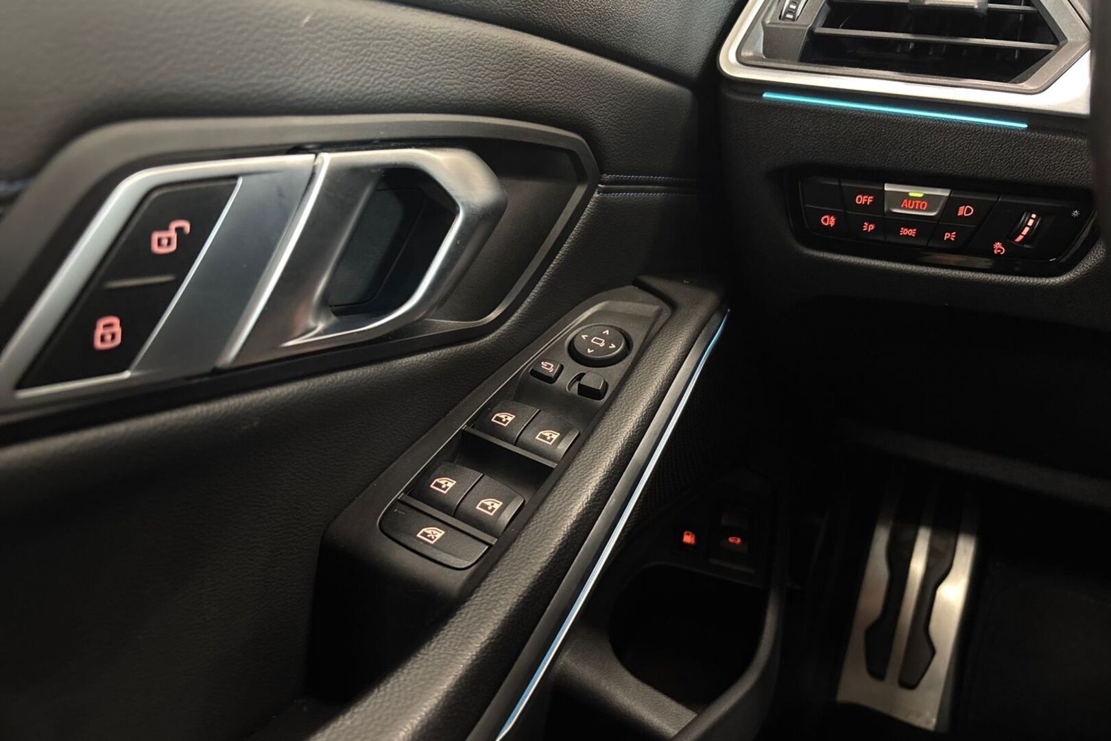 BMW 330 2023