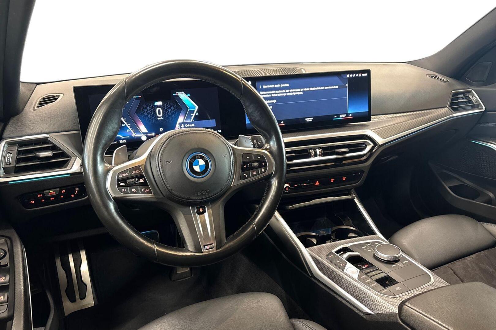 BMW 330 2023