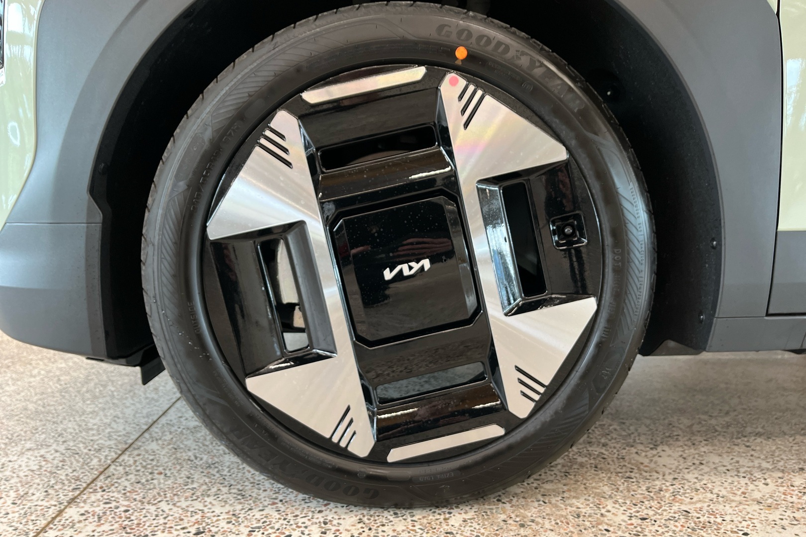 KIA EV3 6