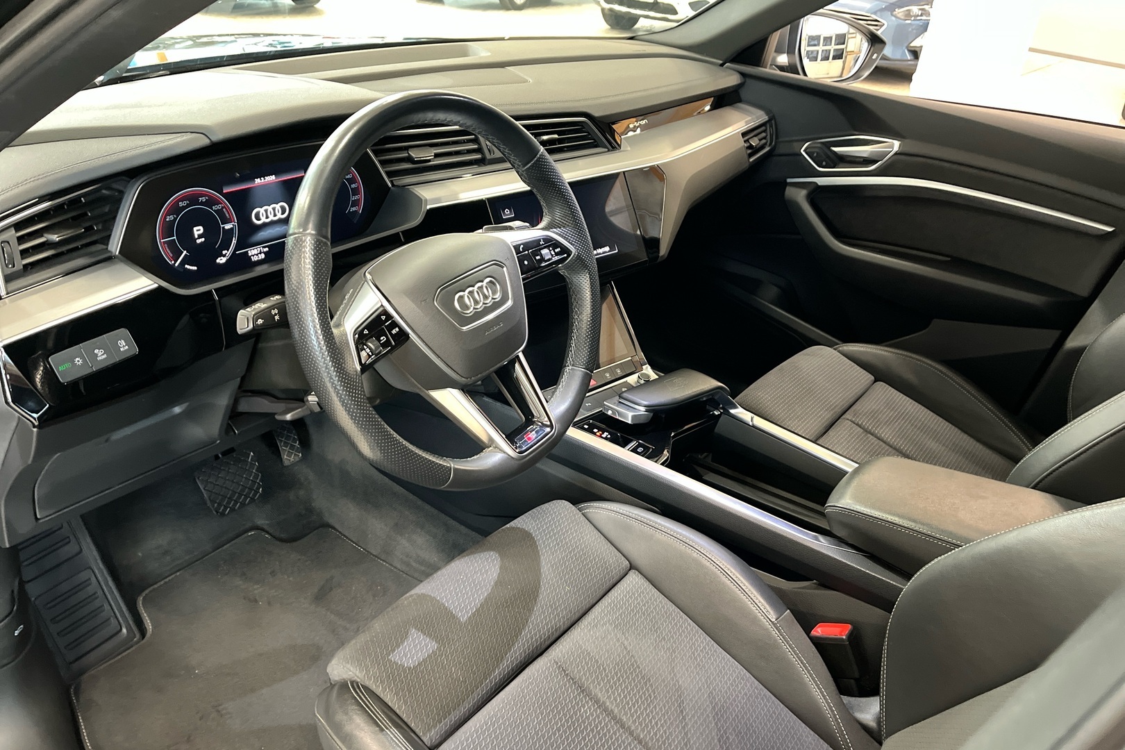 AUDI e-tron 2022