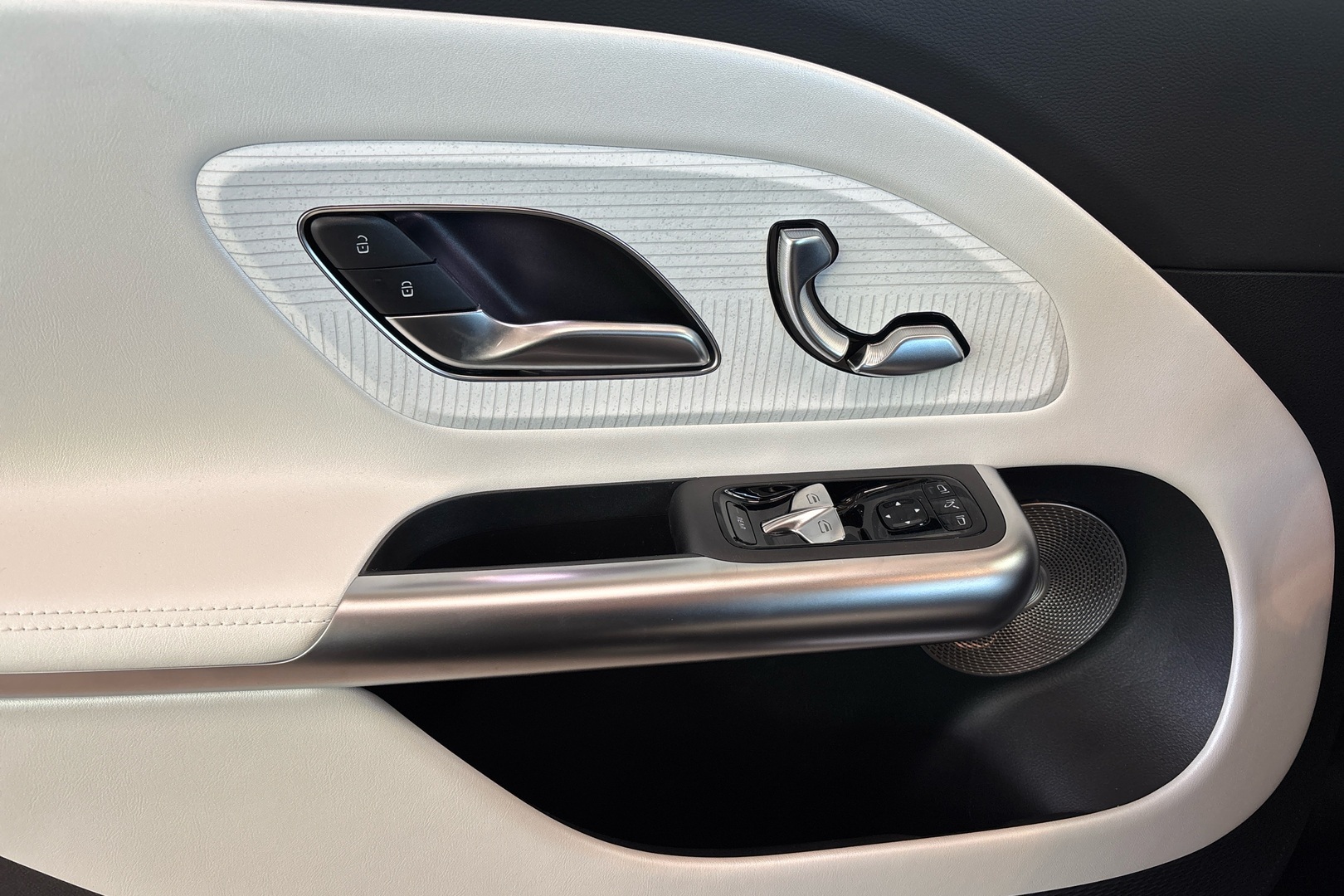 MERCEDES-BENZ GLB 2026