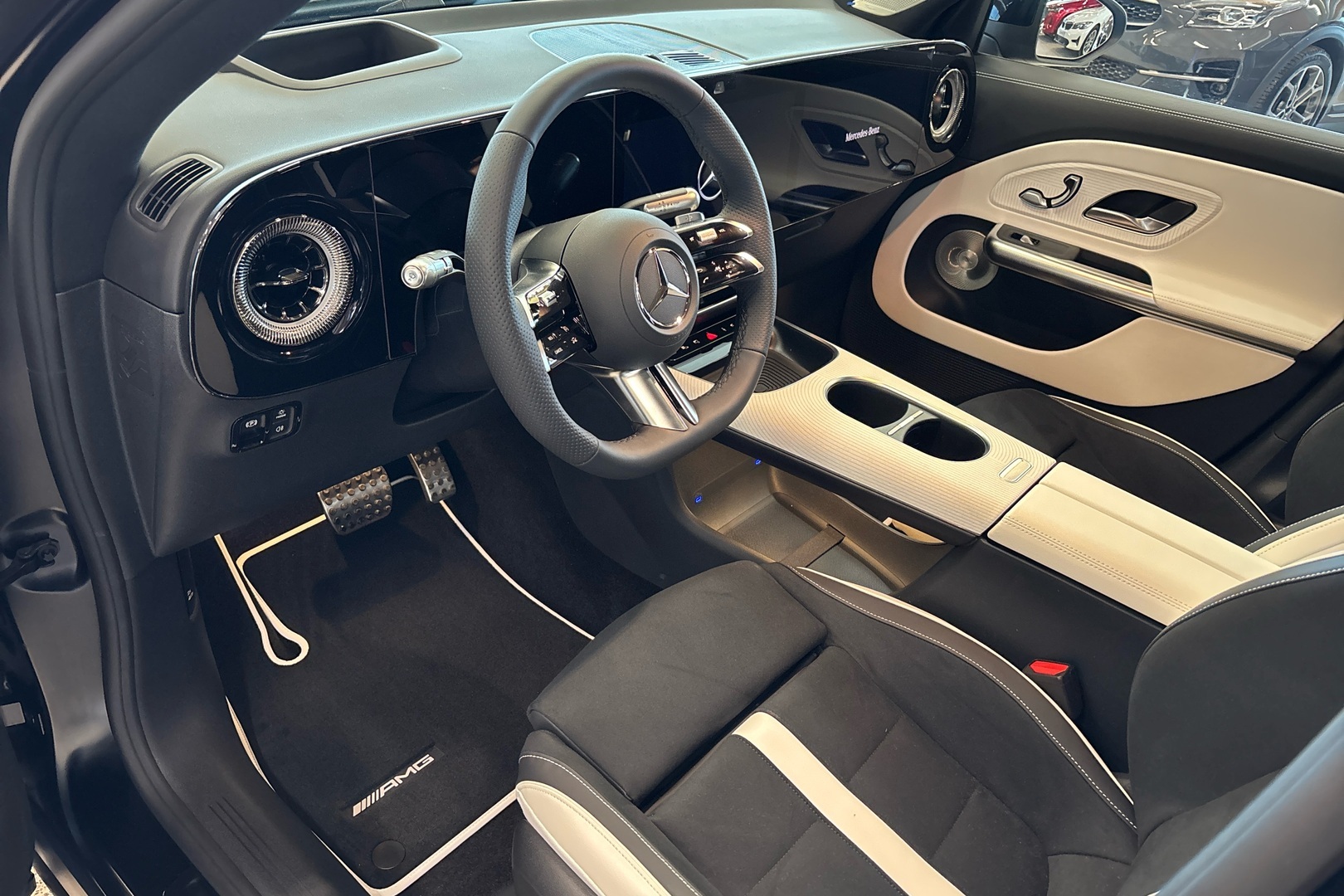MERCEDES-BENZ GLB 2026