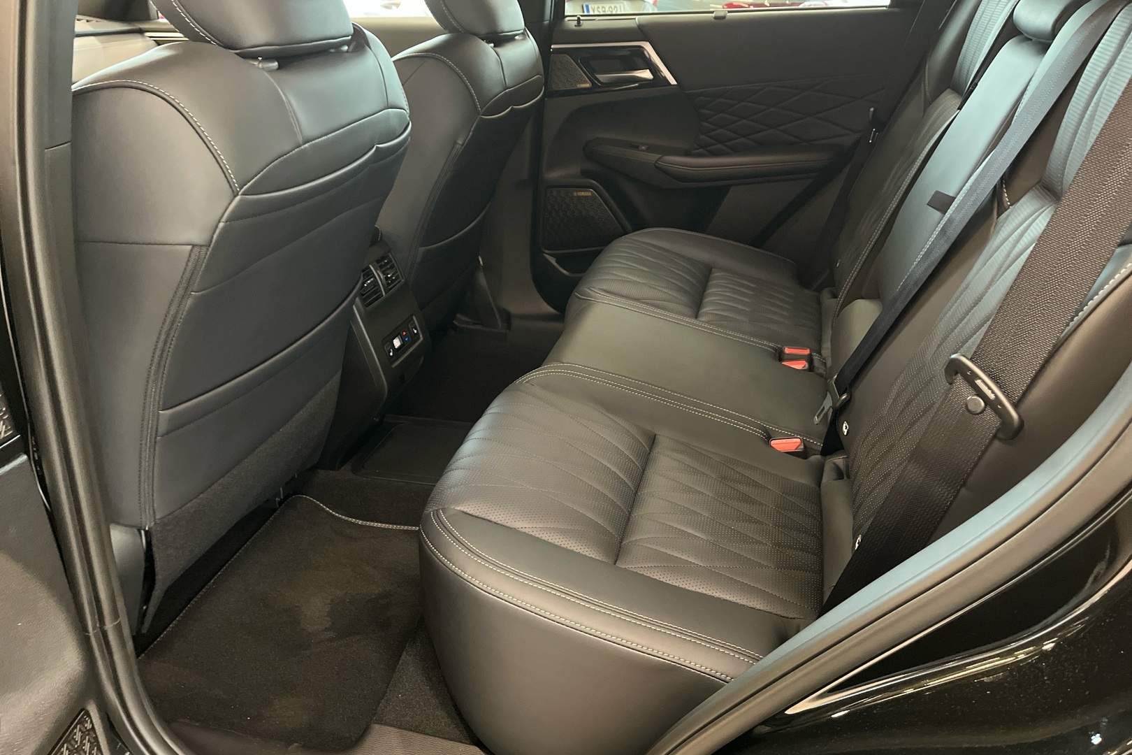 MITSUBISHI Outlander 2026
