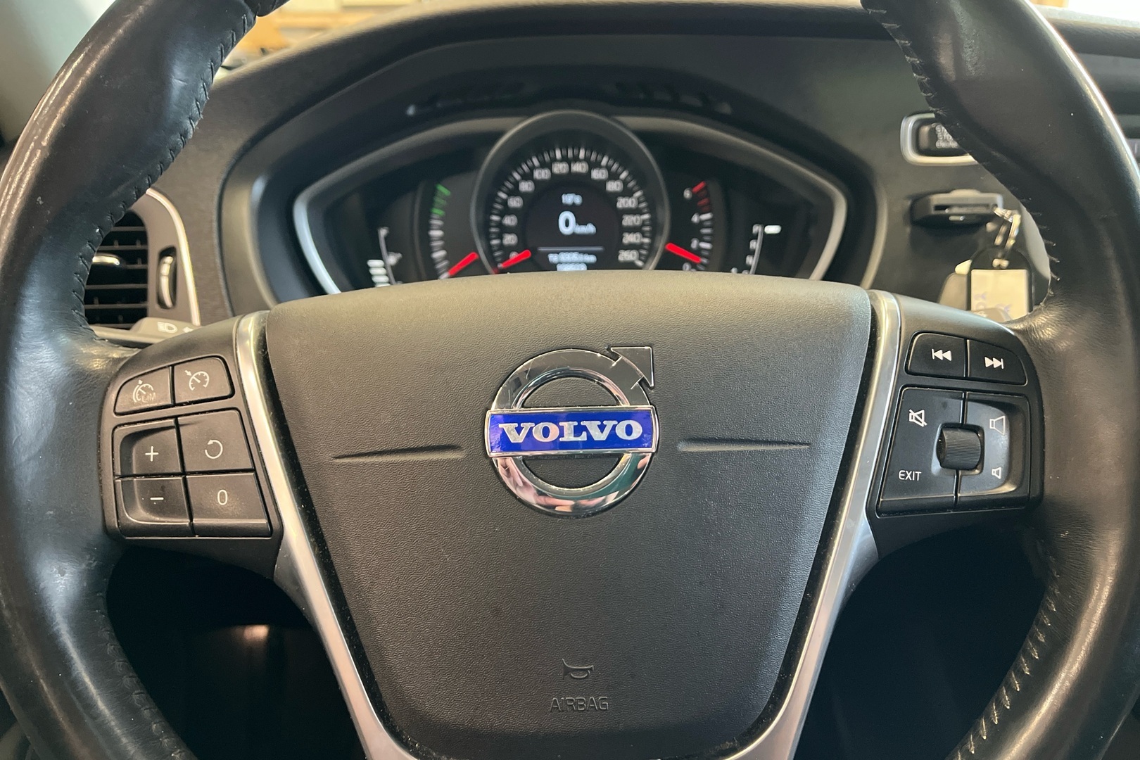 VOLVO V40 2014