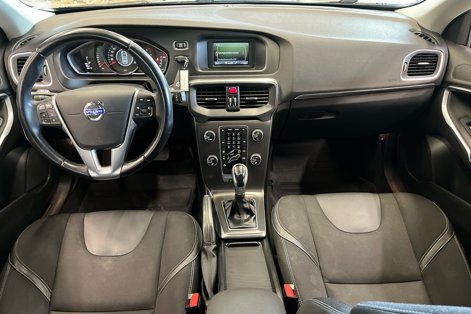 VOLVO V40 2014
