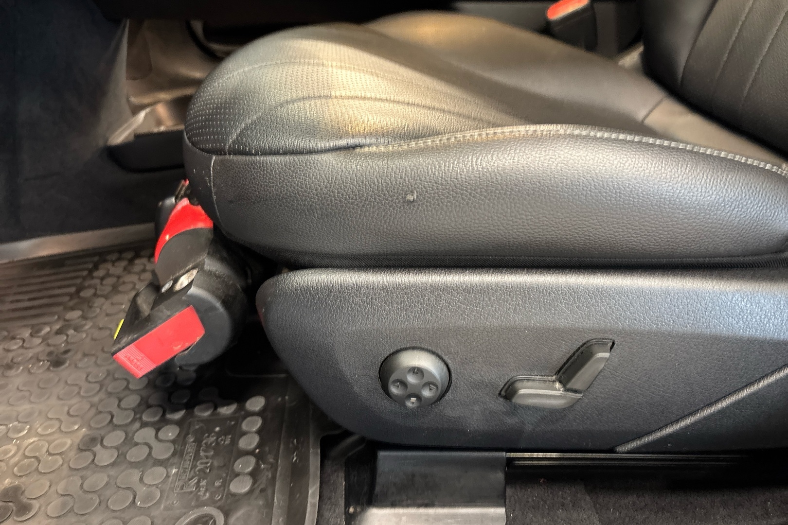 MERCEDES-BENZ EQE 2023