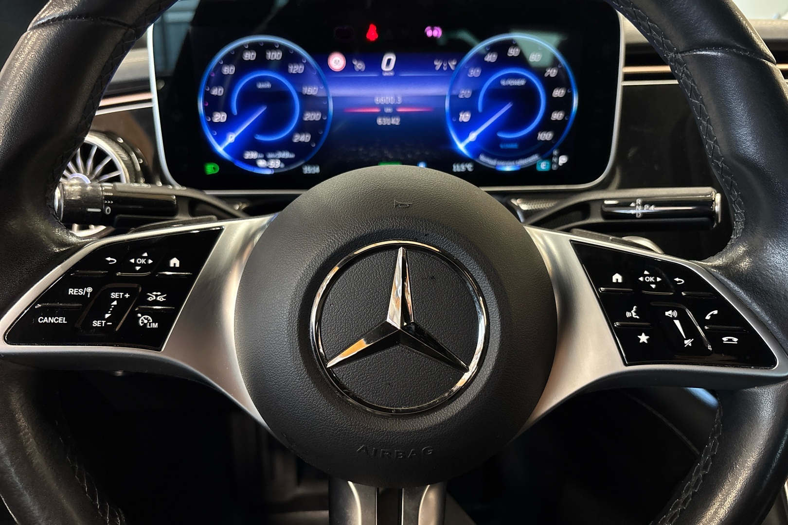 MERCEDES-BENZ EQE 2023