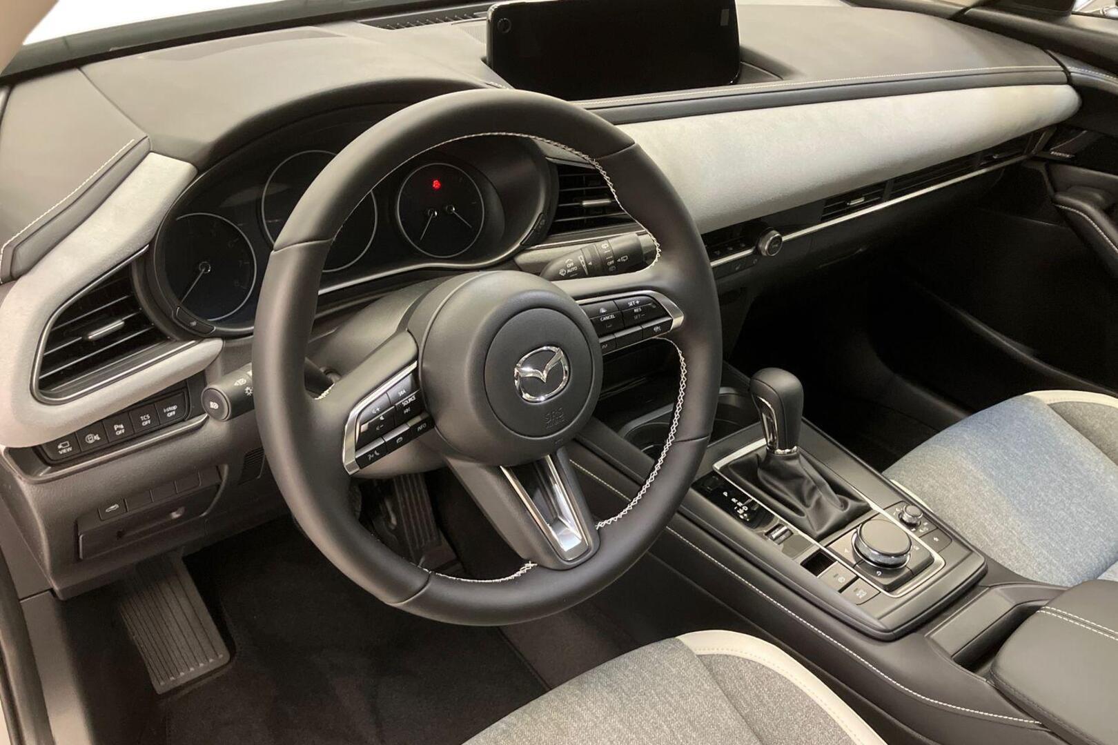 MAZDA CX-30 8