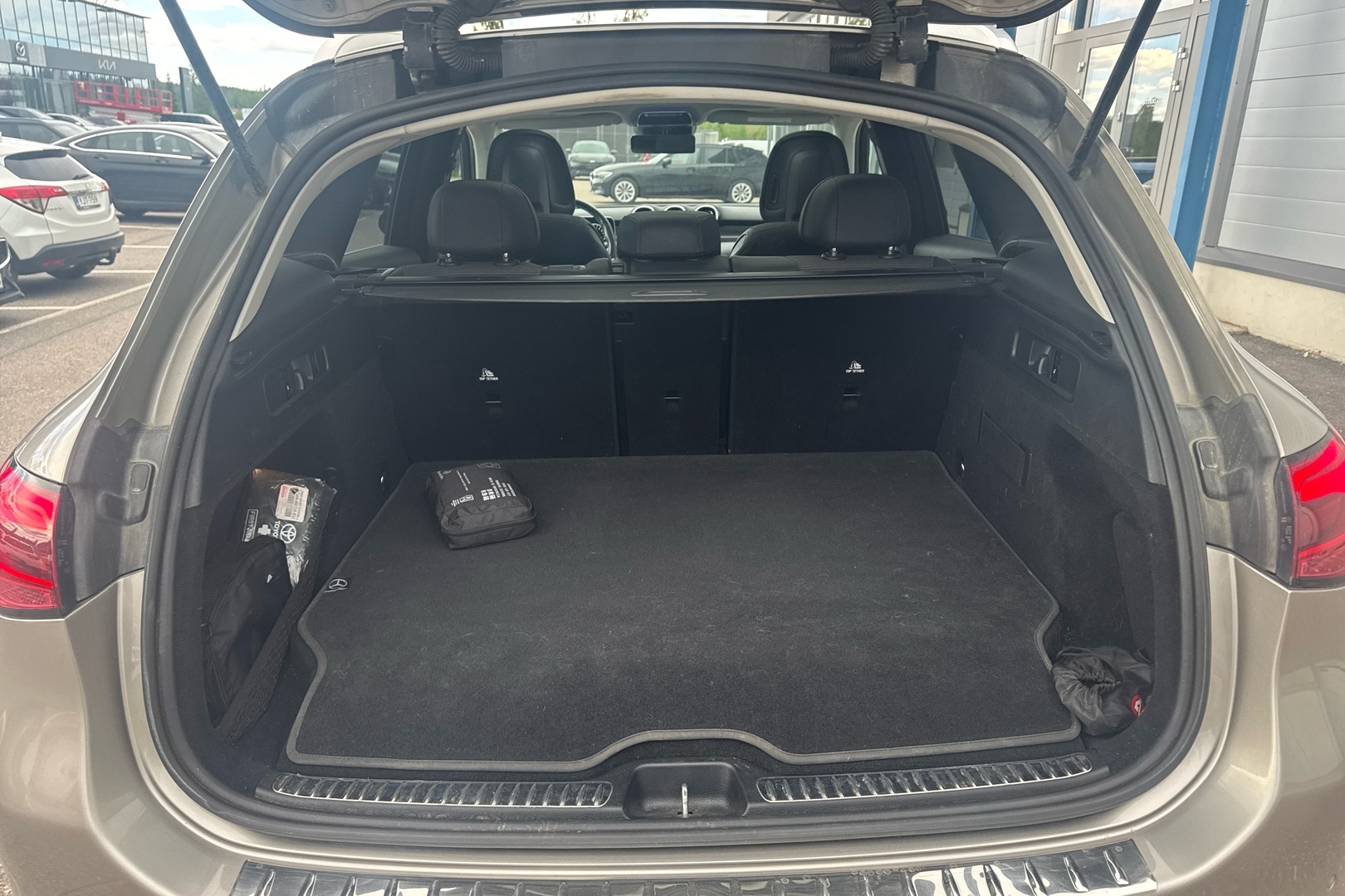 MERCEDES-BENZ GLC 2023