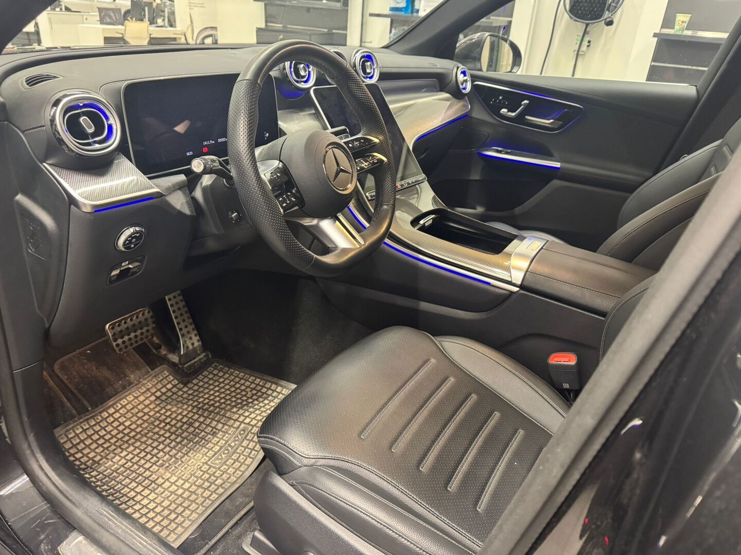 MERCEDES-BENZ GLC 2025