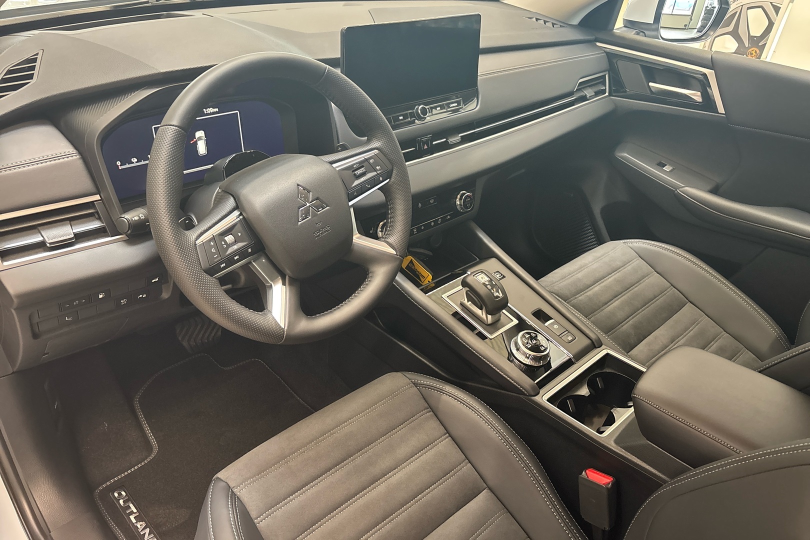 MITSUBISHI Outlander 2025