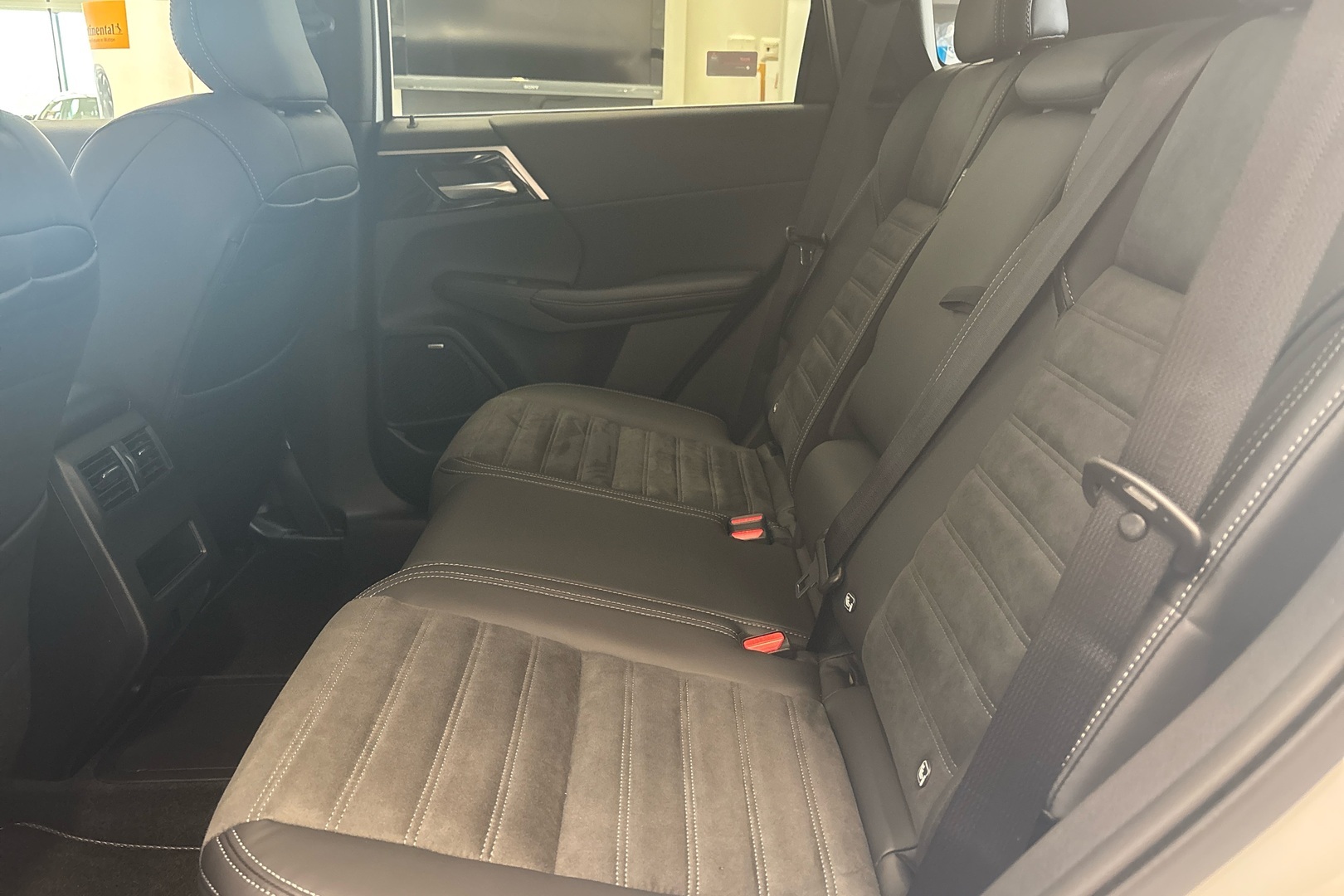 MITSUBISHI Outlander 2025