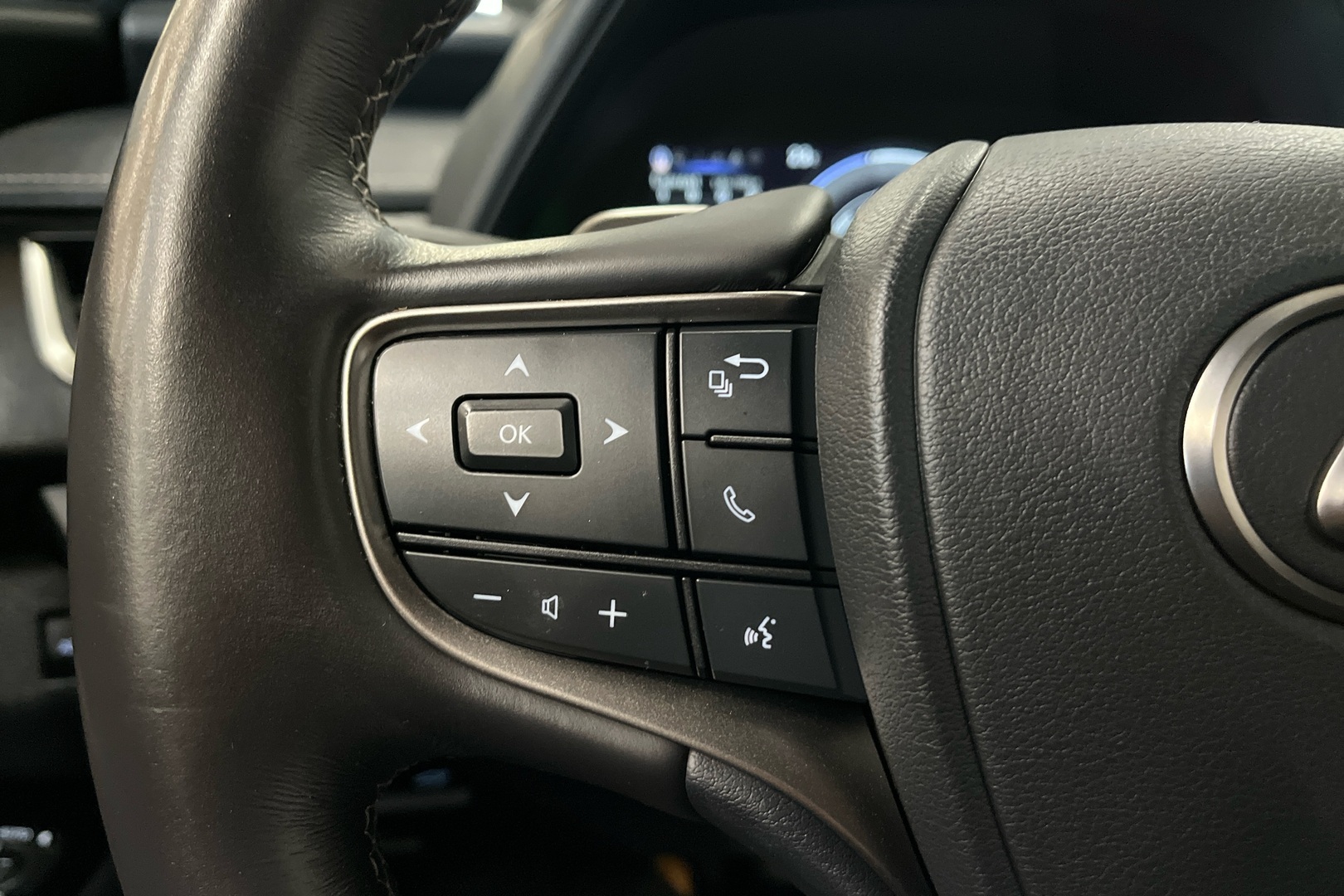 LEXUS UX 2022