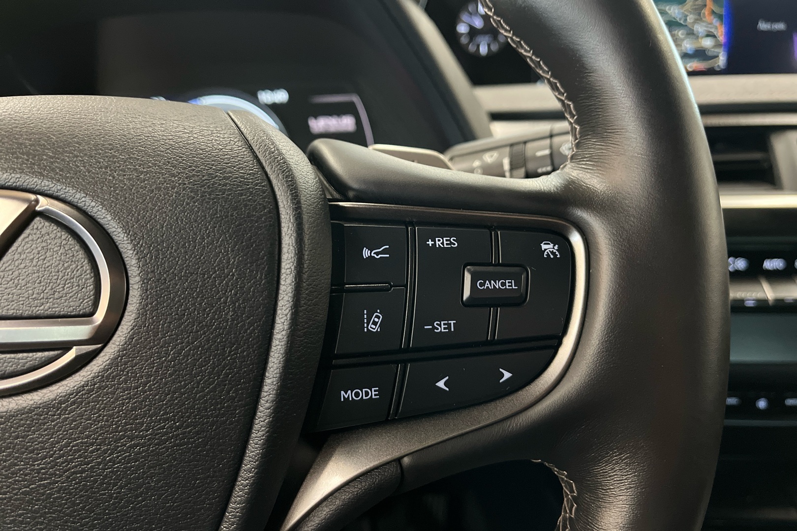 LEXUS UX 2022