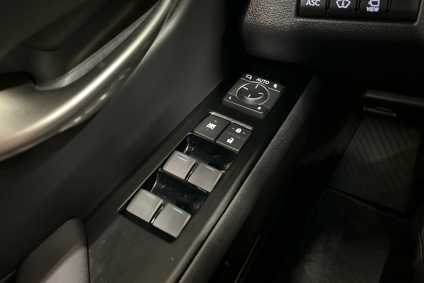 LEXUS UX 2022
