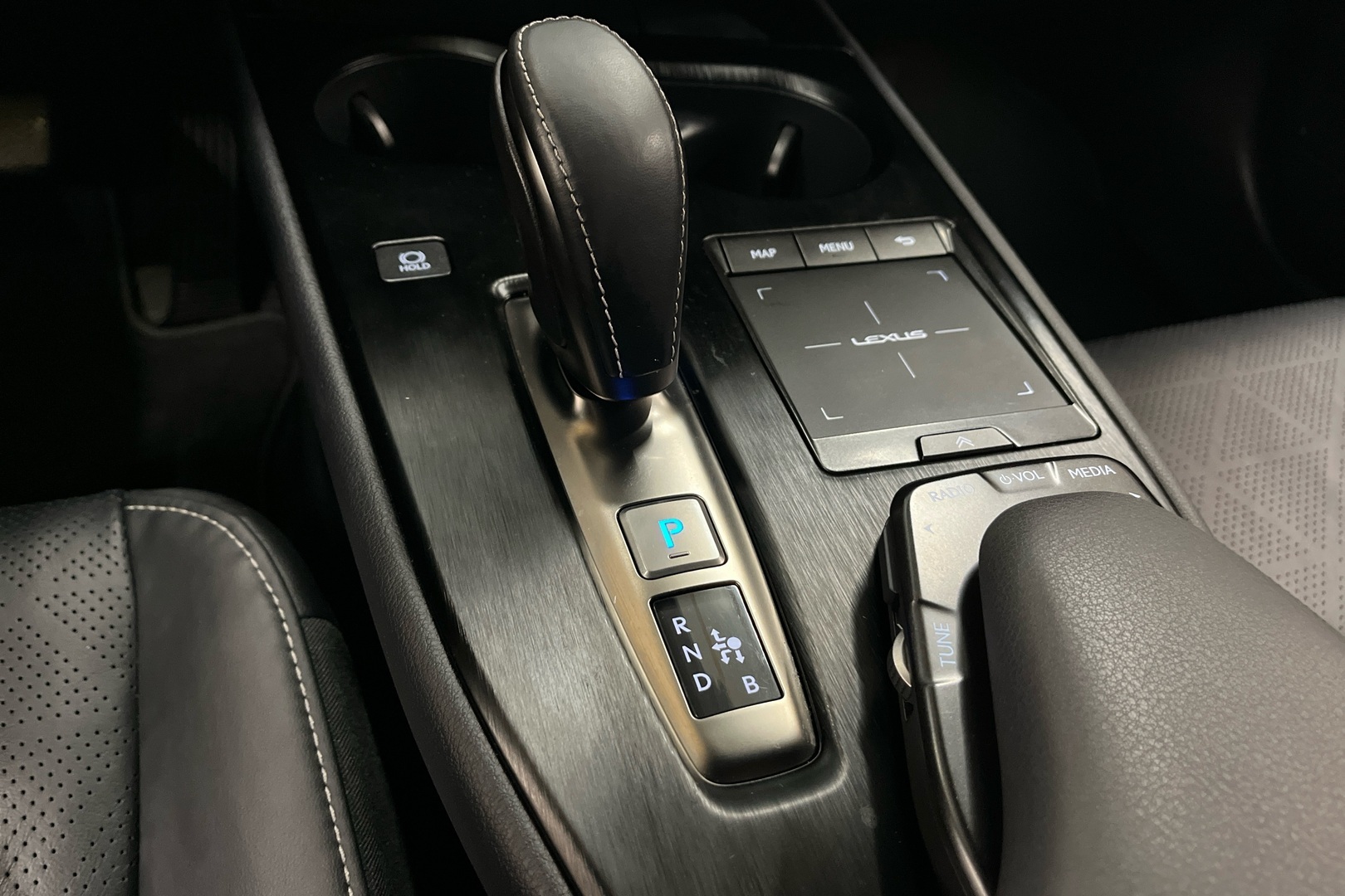LEXUS UX 2022
