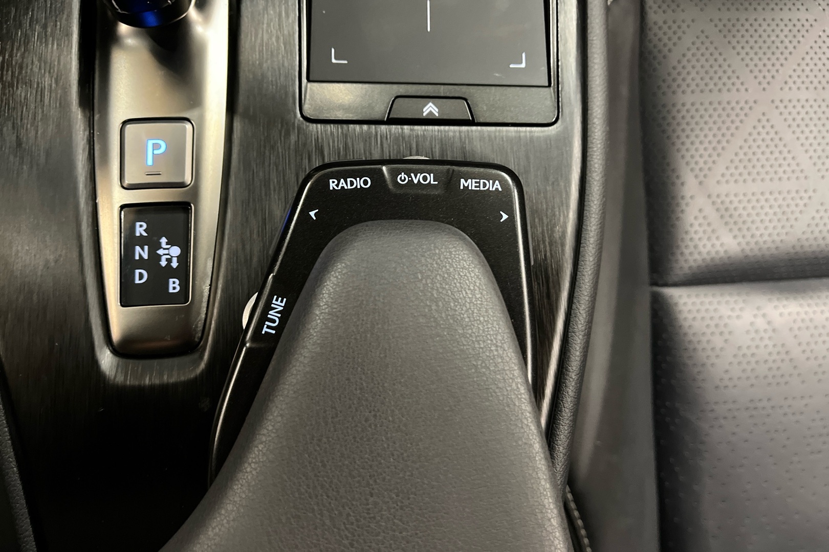 LEXUS UX 2022