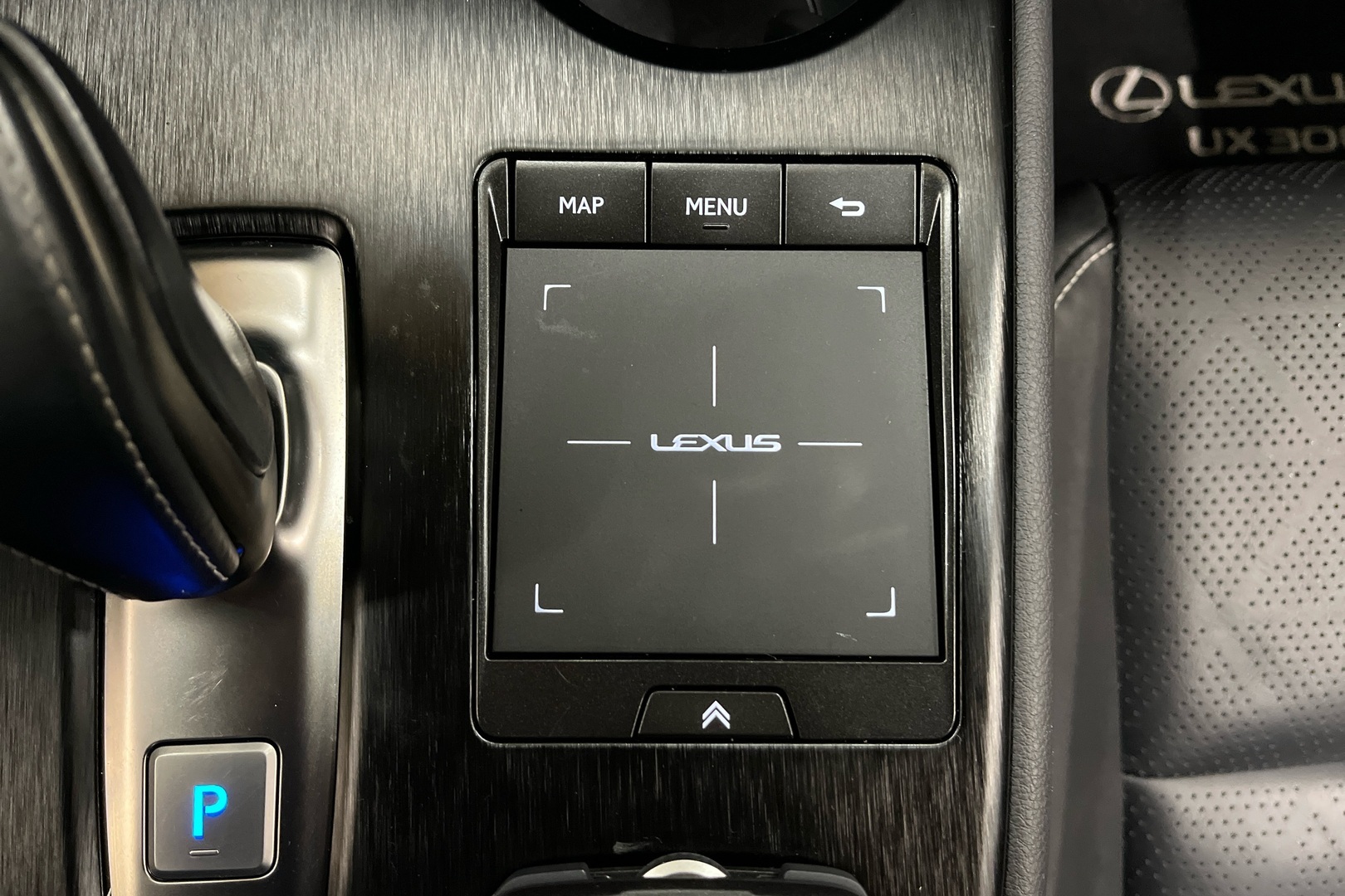 LEXUS UX 2022
