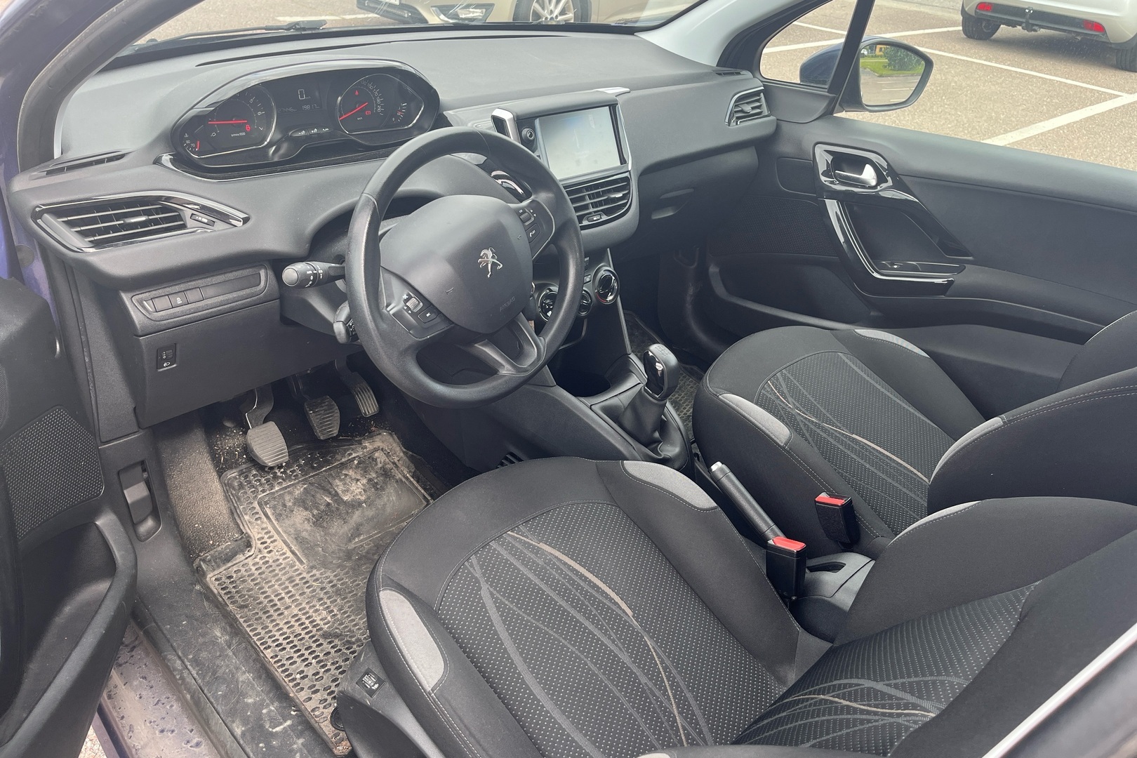 PEUGEOT 208 2012
